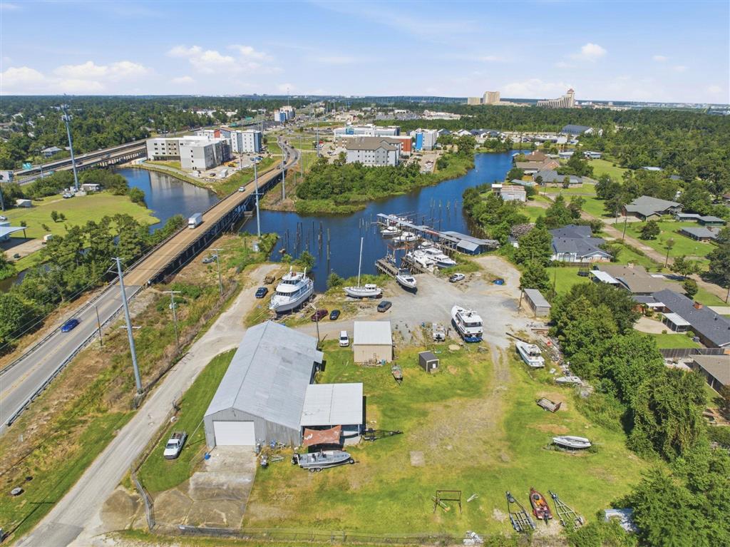 904 W Prien Lake Road