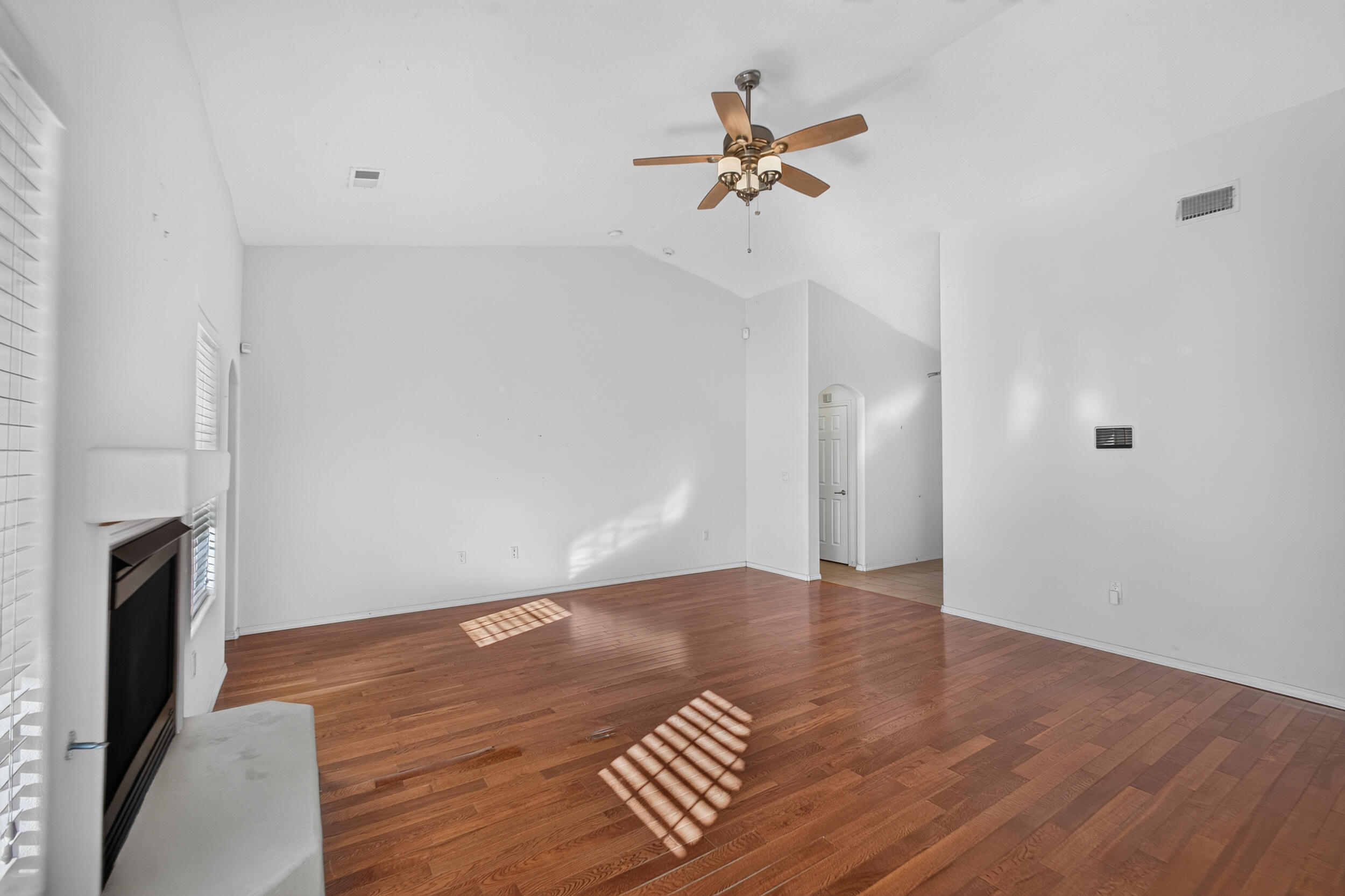 1265 Parkview Drive 