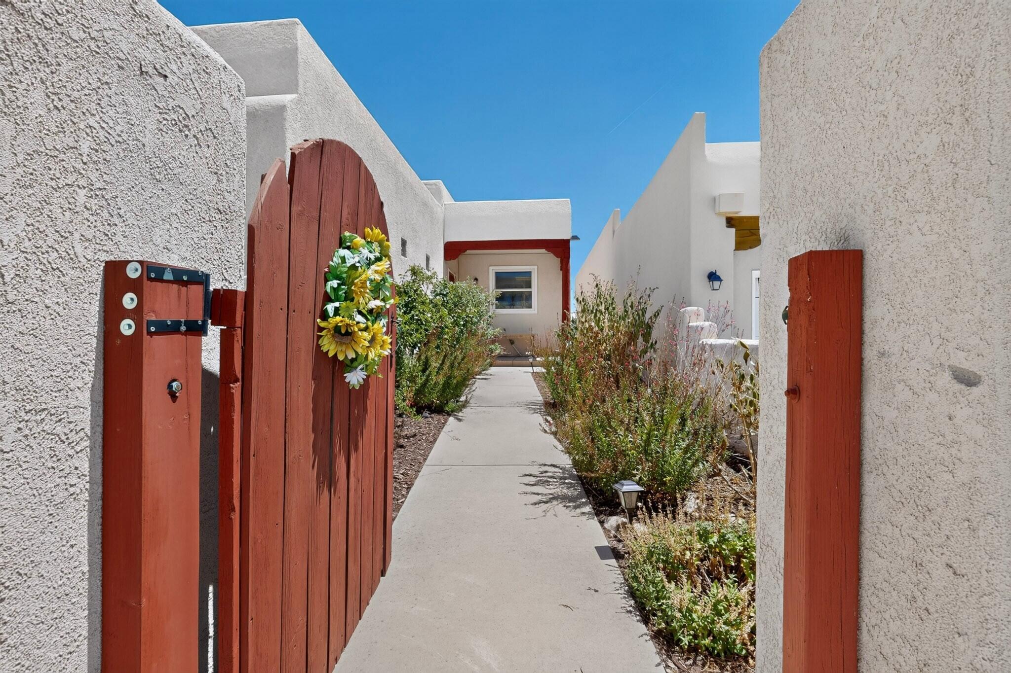 5808 Tres Vistas Court NW 