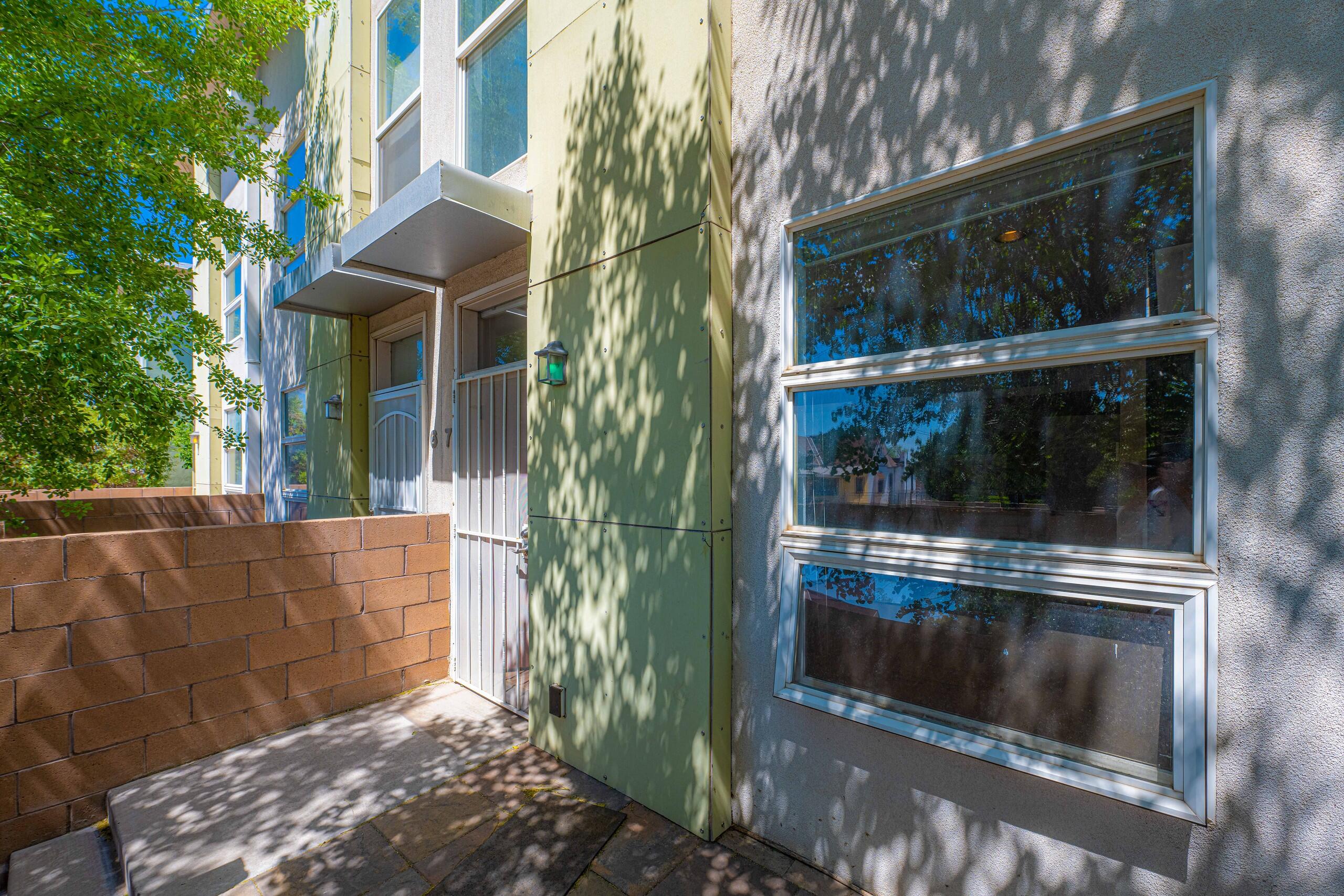 Photo 2 of Sale Pending at 702 Broadway Blvd Se #APT 7, Albuquerque, NM 87102 | MLS# 1108356 | Listing updated on 2026-10-21