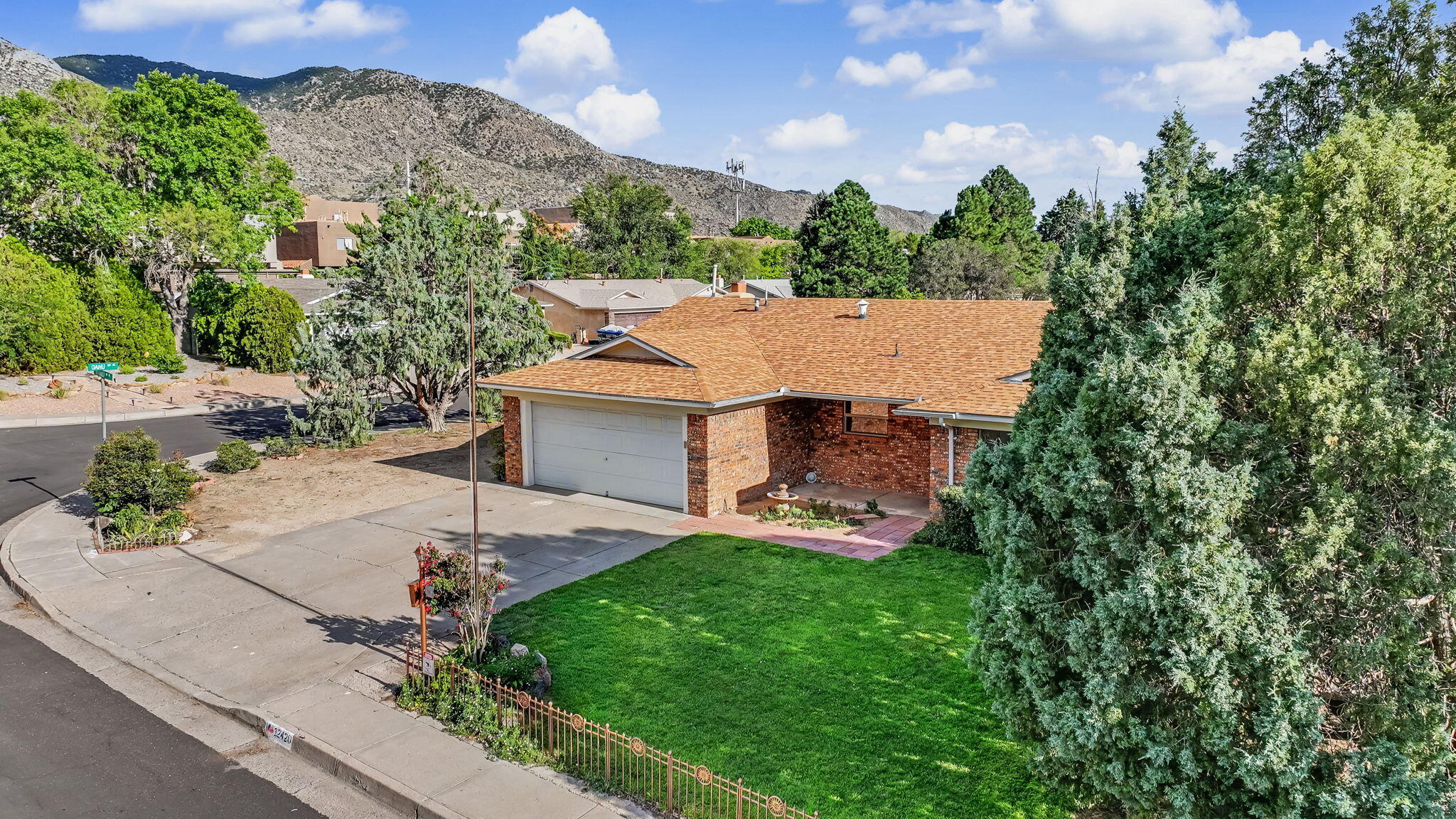 Photo 2 of Single family home for sale at 12420 Morocco Rd Ne, Albuquerque, NM 87111 | MLS# 1108423 | Listing updated on 2026-10-21