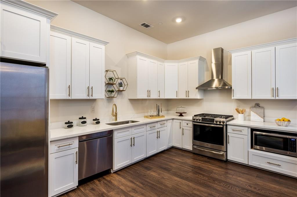 3rd image of 336 Camp St #204, New Orleans, LA 70130 | MLS# 2570624