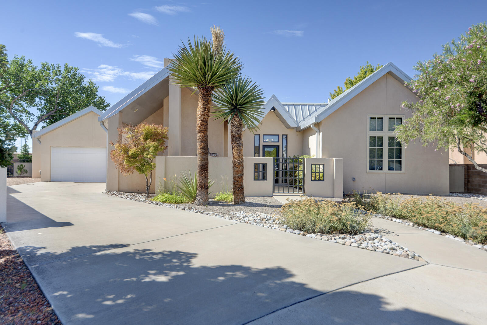 Photo 1 of Single family home for sale at 2204 Via Granada Pl Nw, Albuquerque, NM 87104 | MLS# 1108487 | Listing updated on 2026-09-18