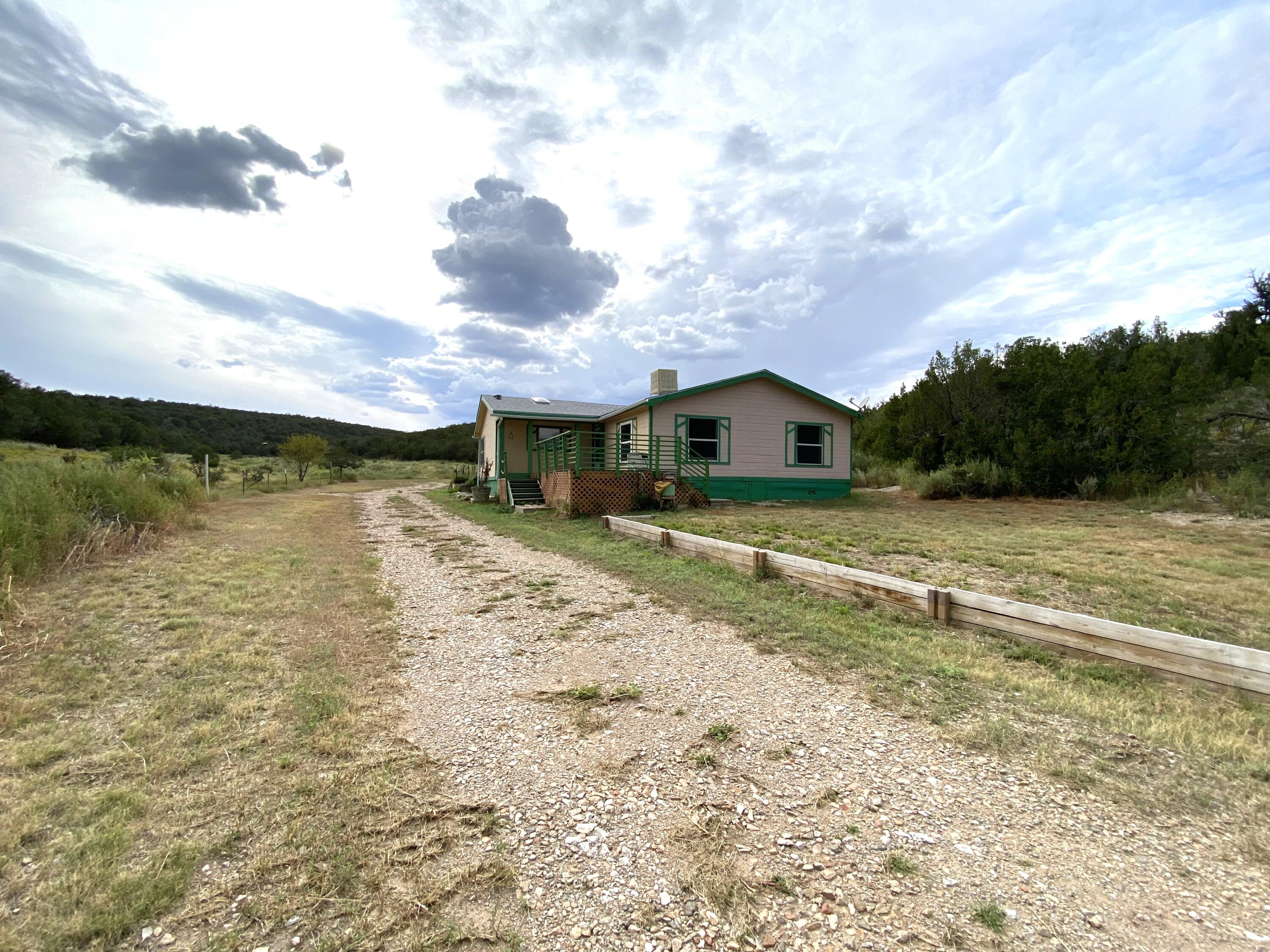27 Hillcrest Road, Edgewood, NM 87015 