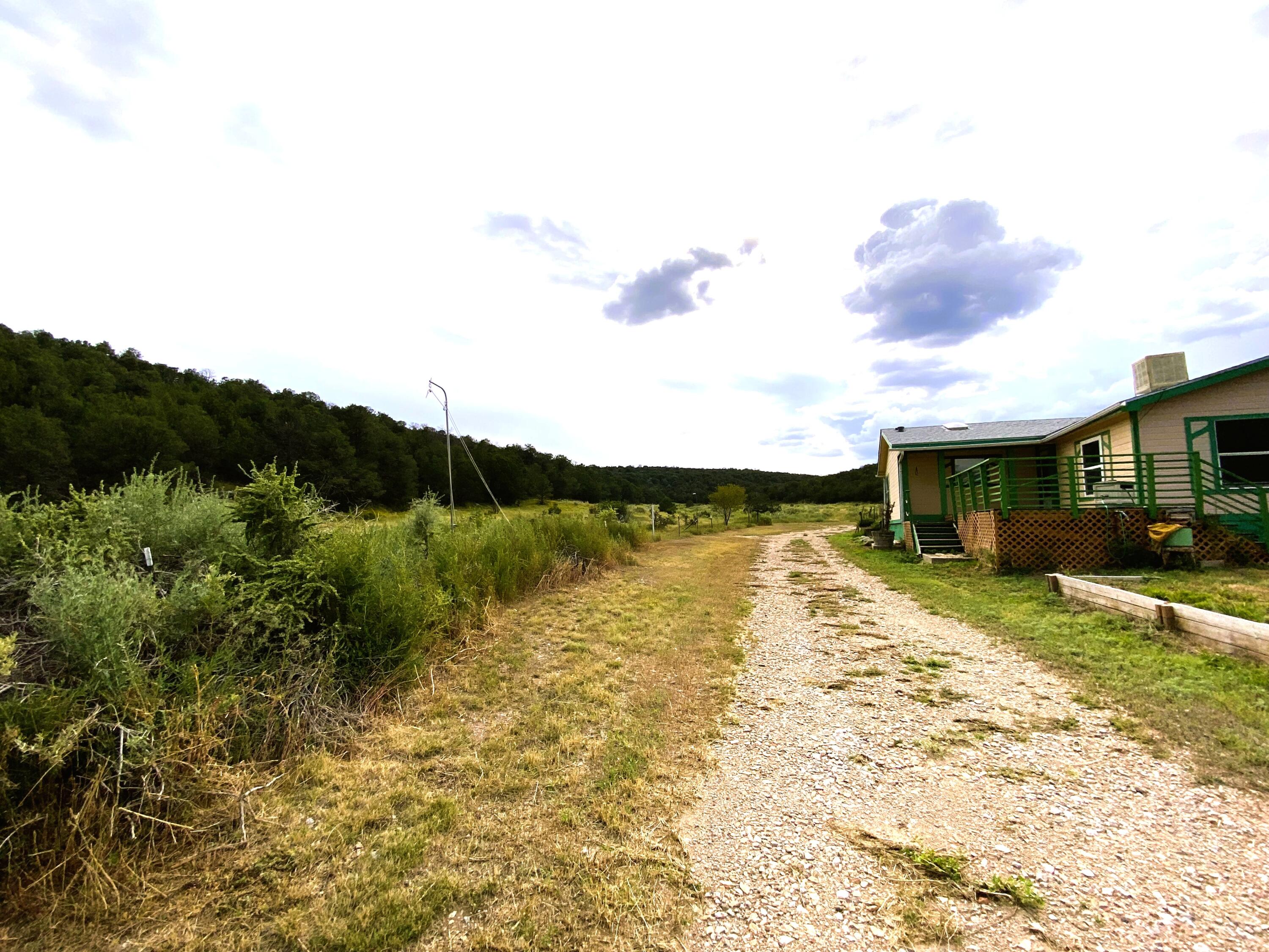 27 Hillcrest Road, Edgewood, NM 87015 