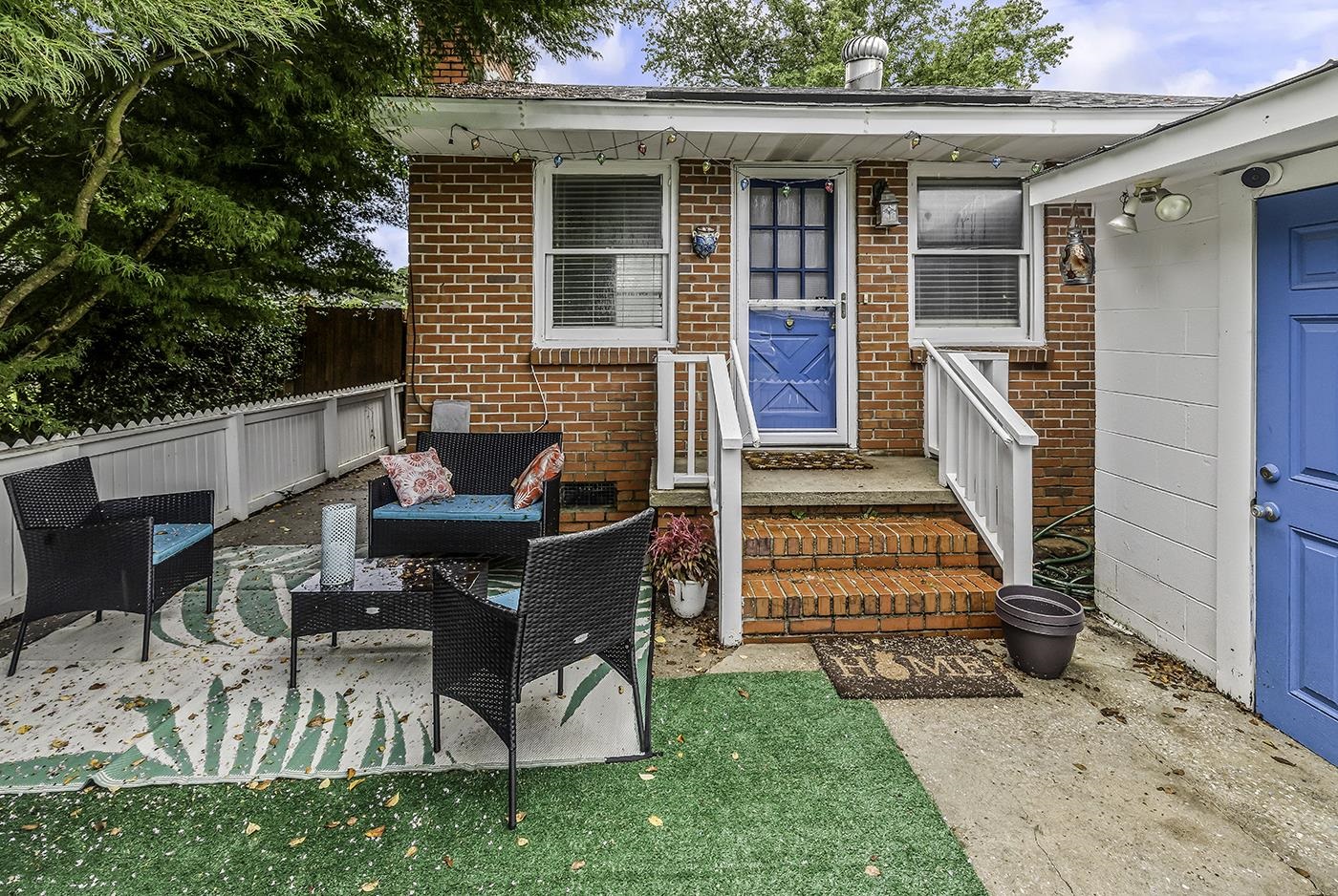 2048 Seitter St. 