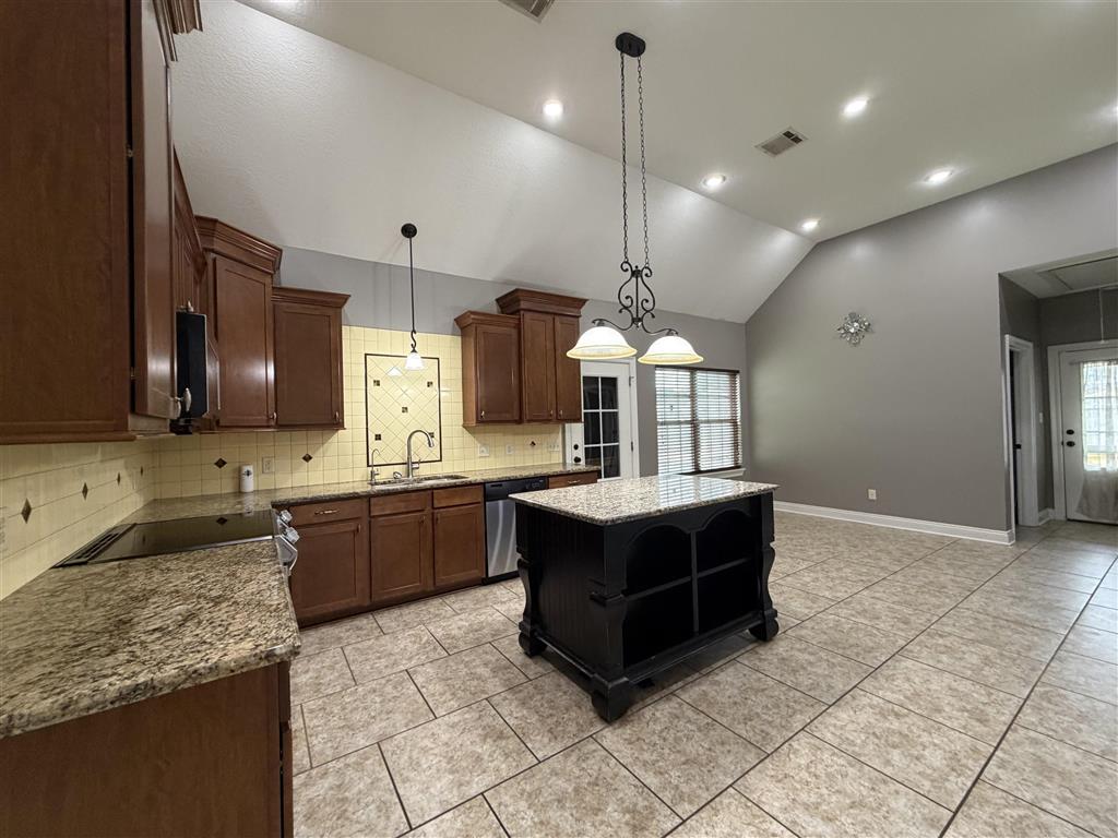1008 Inverery Drive — photo 5