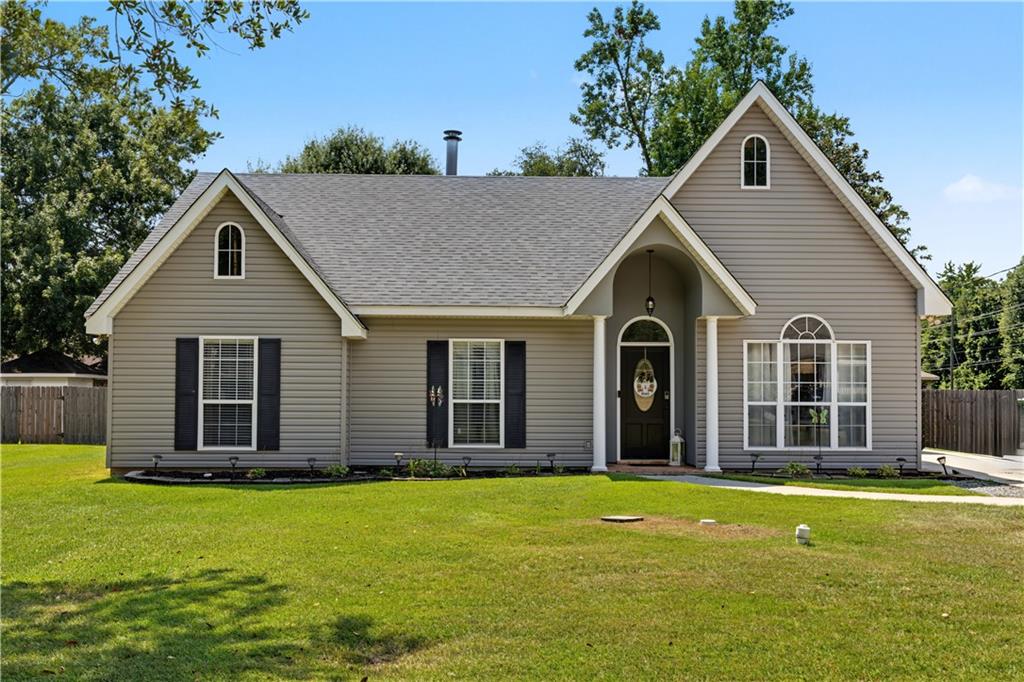 Photo 1 of Single family home for sale at 71255 Shady Lake Dr, Covington, LA 70433 | MLS# 2570846 | Listing updated on 2026-09-25