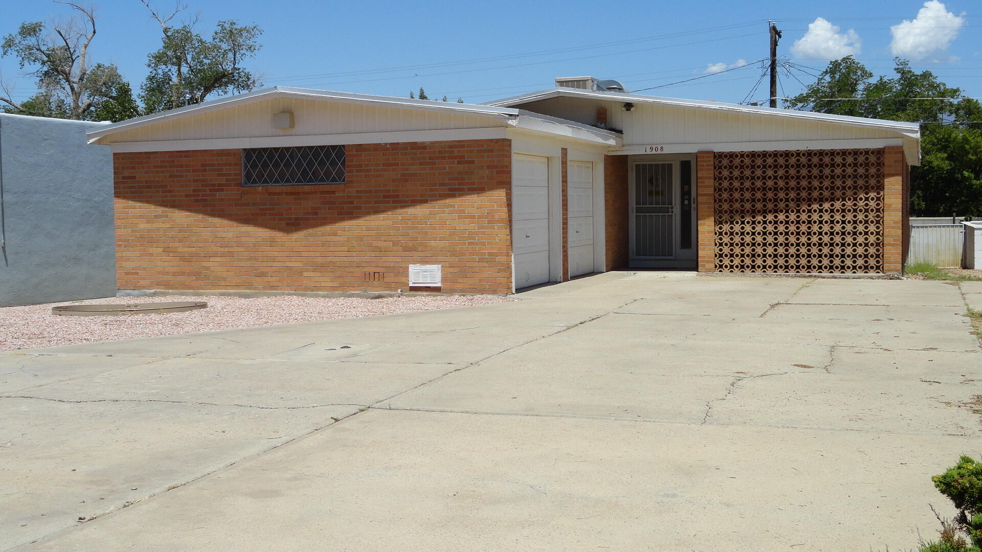 2nd image of 1908 Ridgecrest Dr Se, Albuquerque, NM 87108 | MLS# 1108809