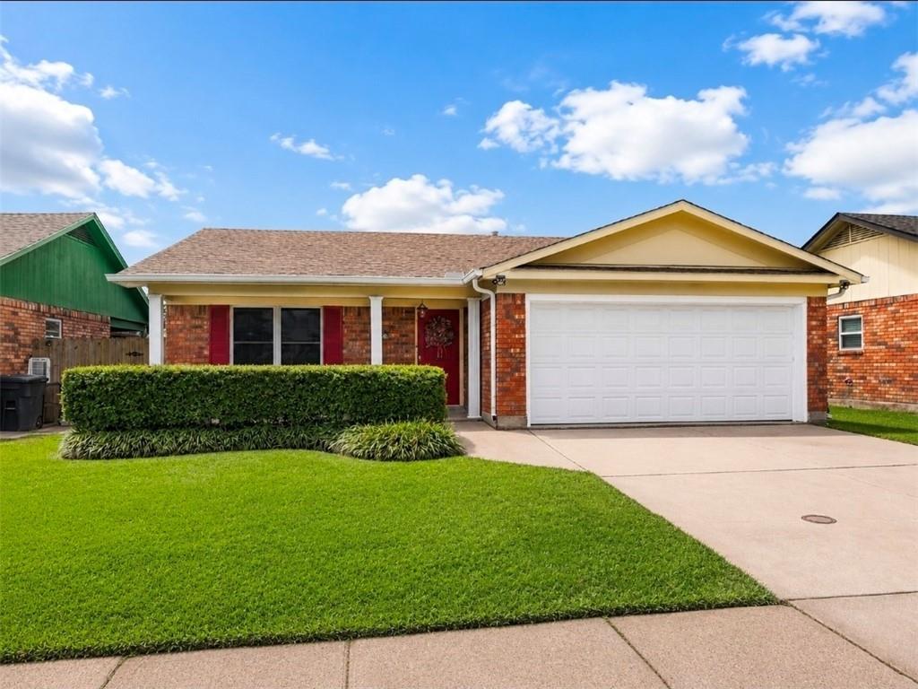 Photo 1 of Single family home for sale at 2720 Carlisle Dr S, Gretna, LA 70056 | MLS# 2571637 | Listing updated on 2026-10-11