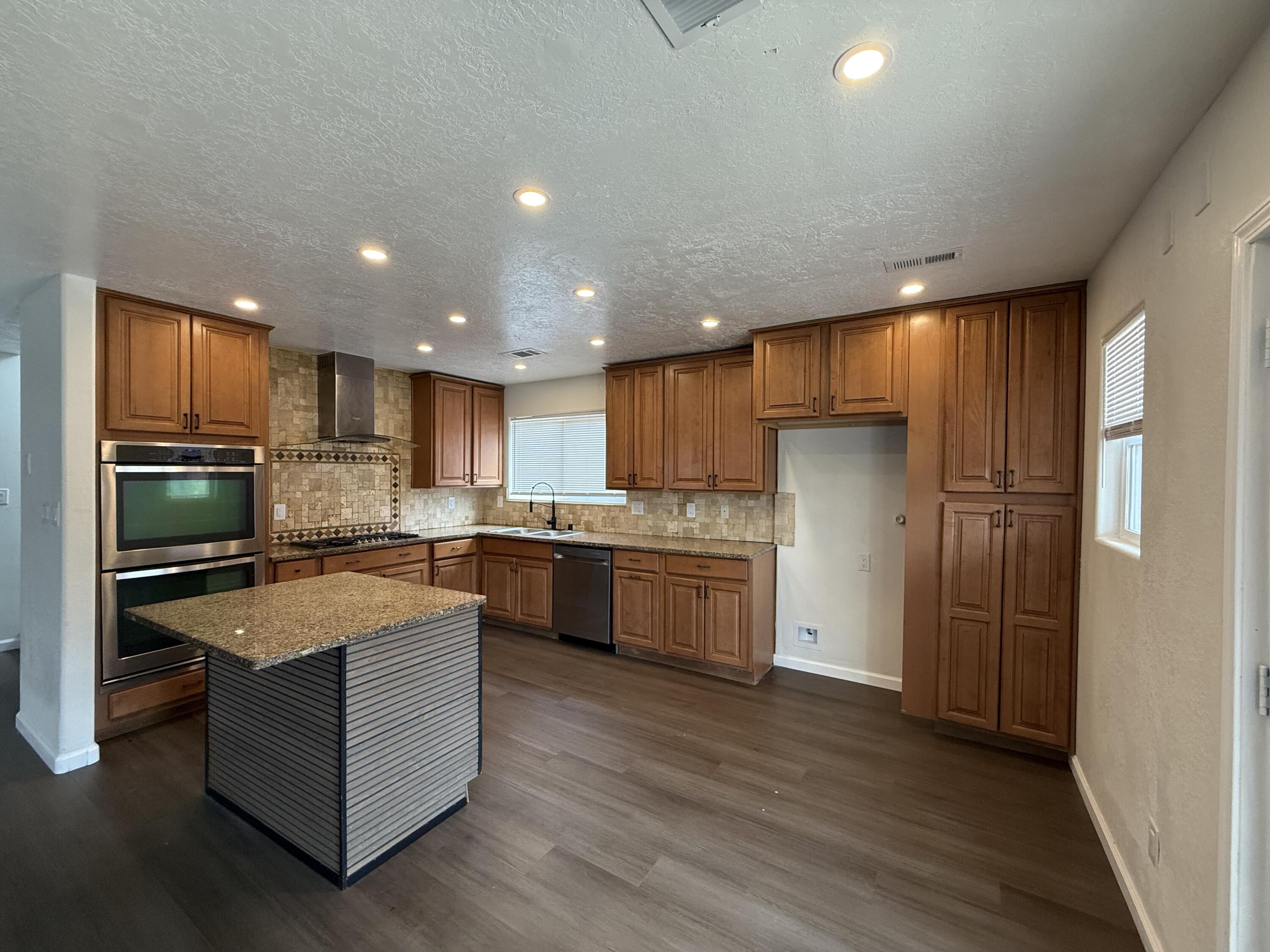 527 Parkland View Street NW 