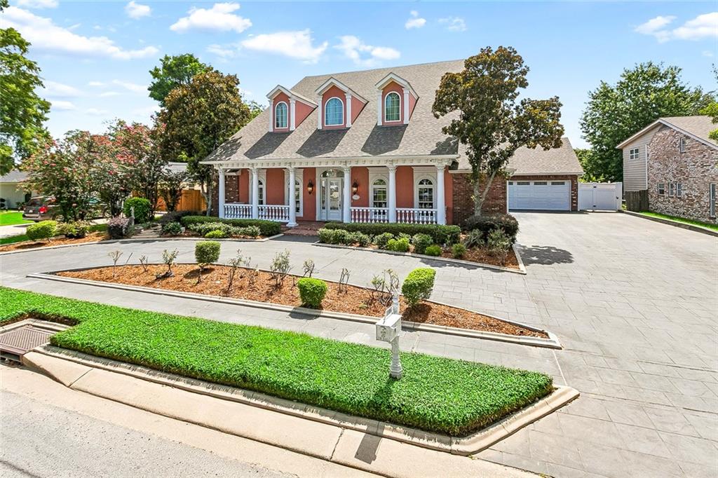 Photo 2 of Single family home for sale at 1106 Transcontinental Dr, Metairie, LA 70001 | MLS# 2567662 | Listing updated on 2026-09-21