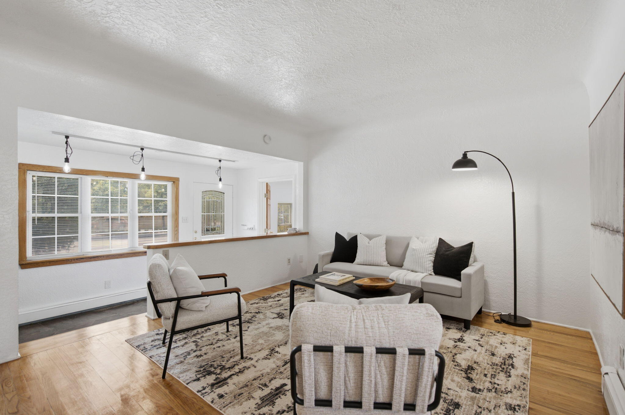 Photo 2 of Sale Pending at 414 Carlisle Blvd Se, Albuquerque, NM 87106 | MLS# 1108945 | Listing updated on 2026-10-27