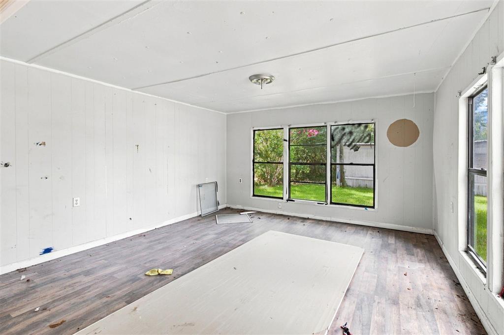 905 W Burton Street — photo 4