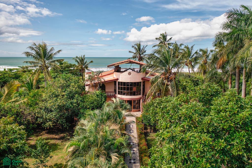 6 bed Single Family Homes For Sale in Veinticiete de Abril, Guanacaste - 1