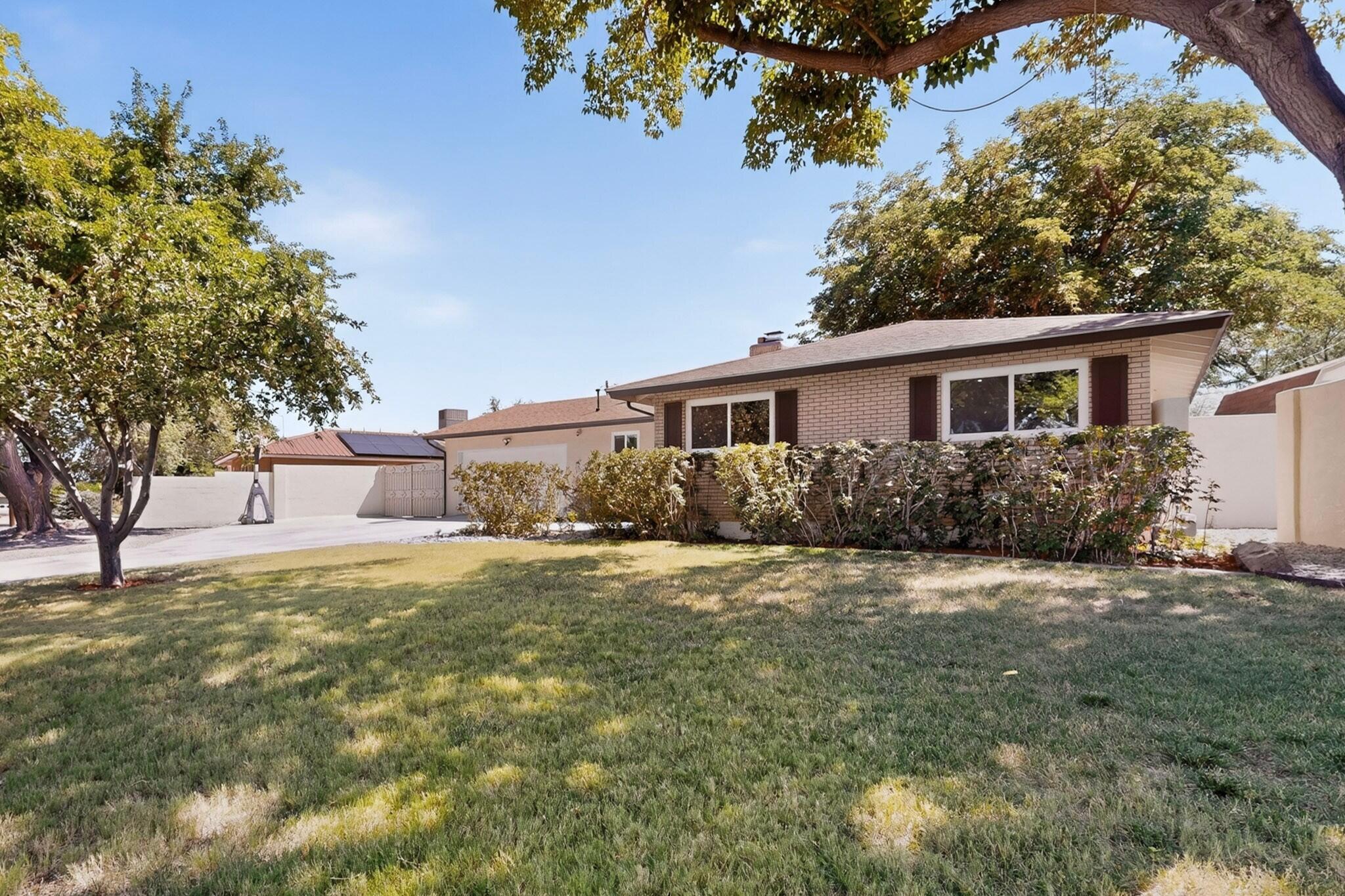 Photo 3 of Single family home for sale at 6317 Mossman Pl NE, Albuquerque, NM 87110 | MLS# 1109042 | Listing updated on 2026-09-14