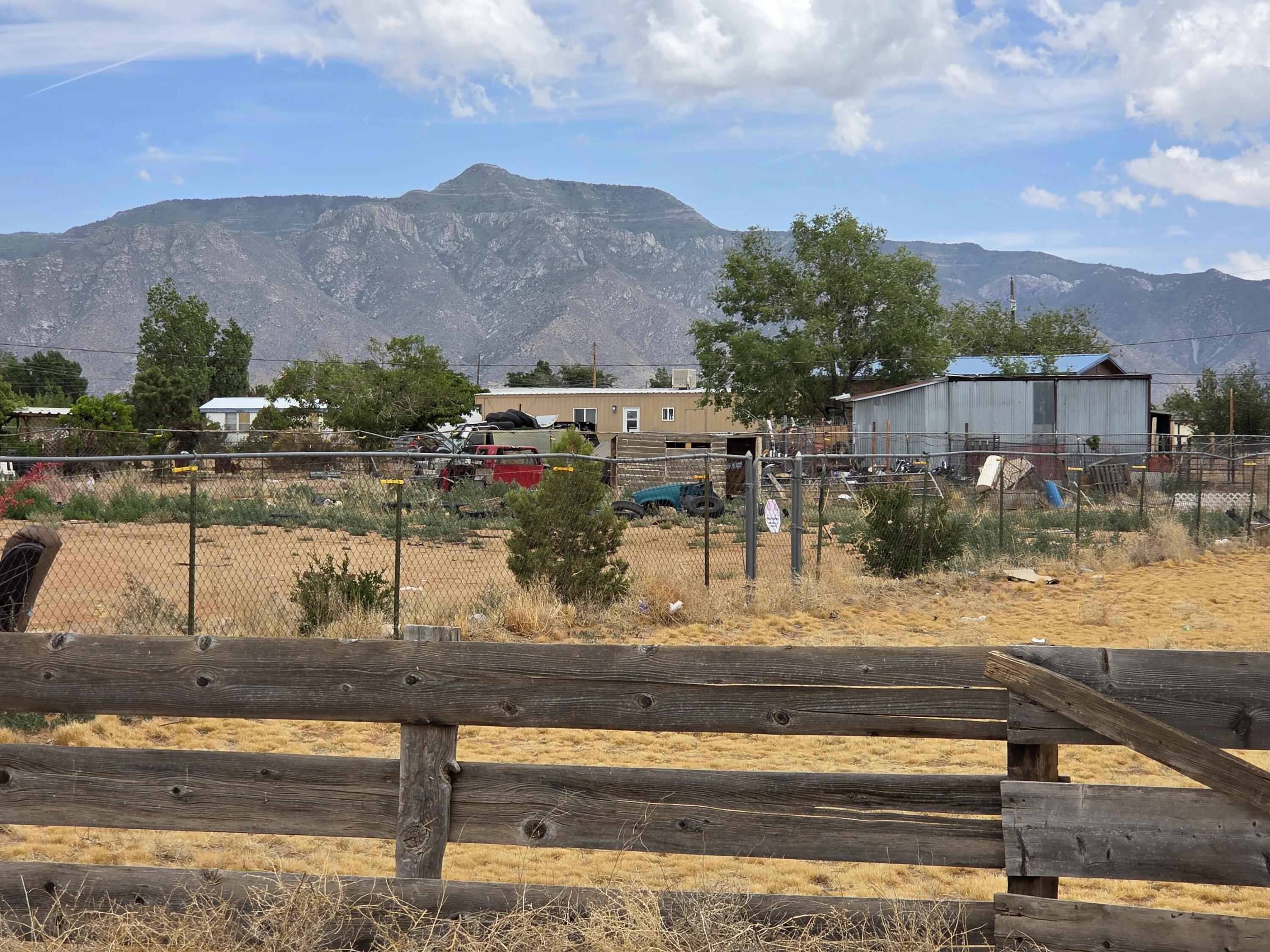 4th image of 5 Meadowlake Ln, Los Lunas, NM 87031 | MLS# 1109071