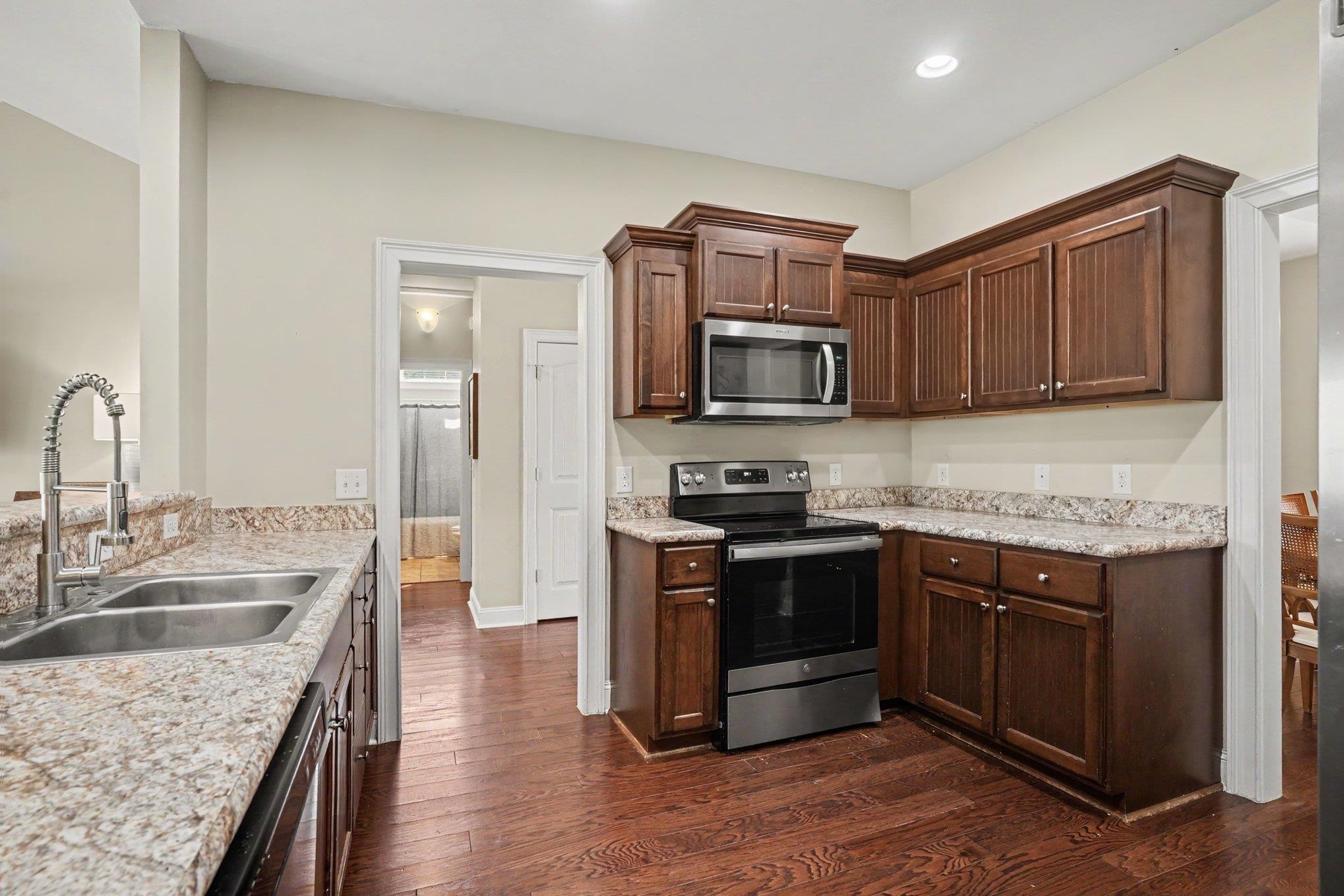 4025 Ridgewood Dr. 
