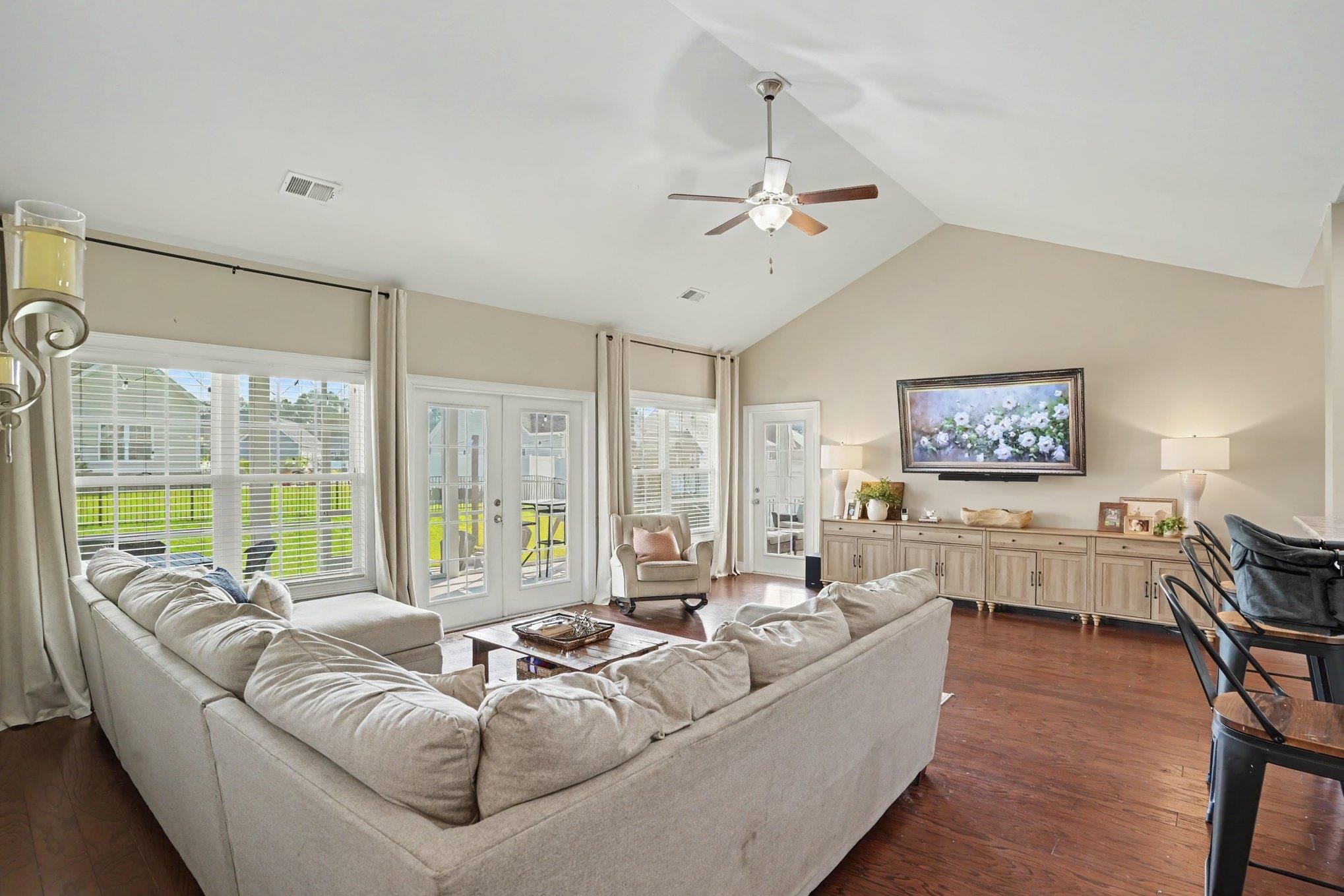 4025 Ridgewood Dr. 