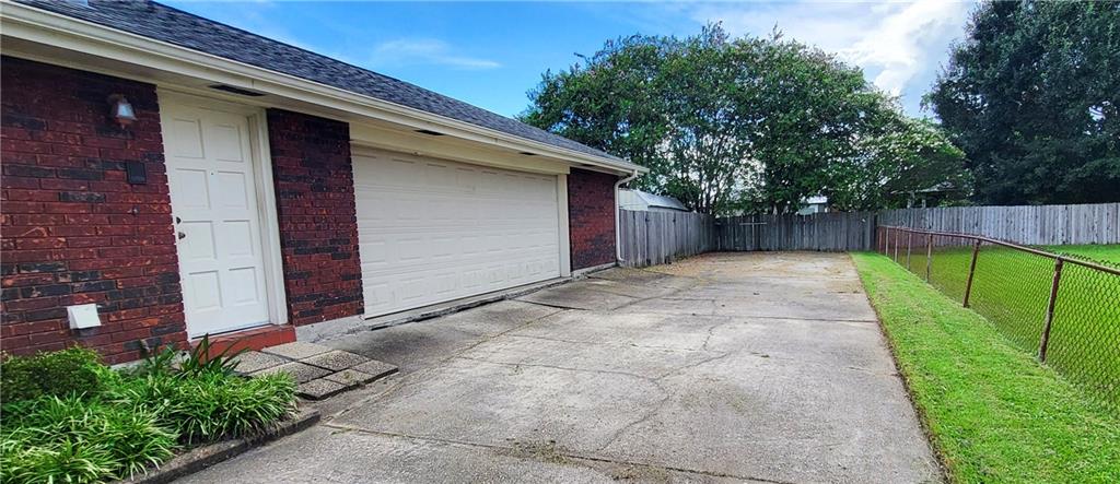 Photo 3 of Single family home for sale at 1700 Transcontinental Dr, Metairie, LA 70001 | MLS# 2570683 | Listing updated on 2026-09-08