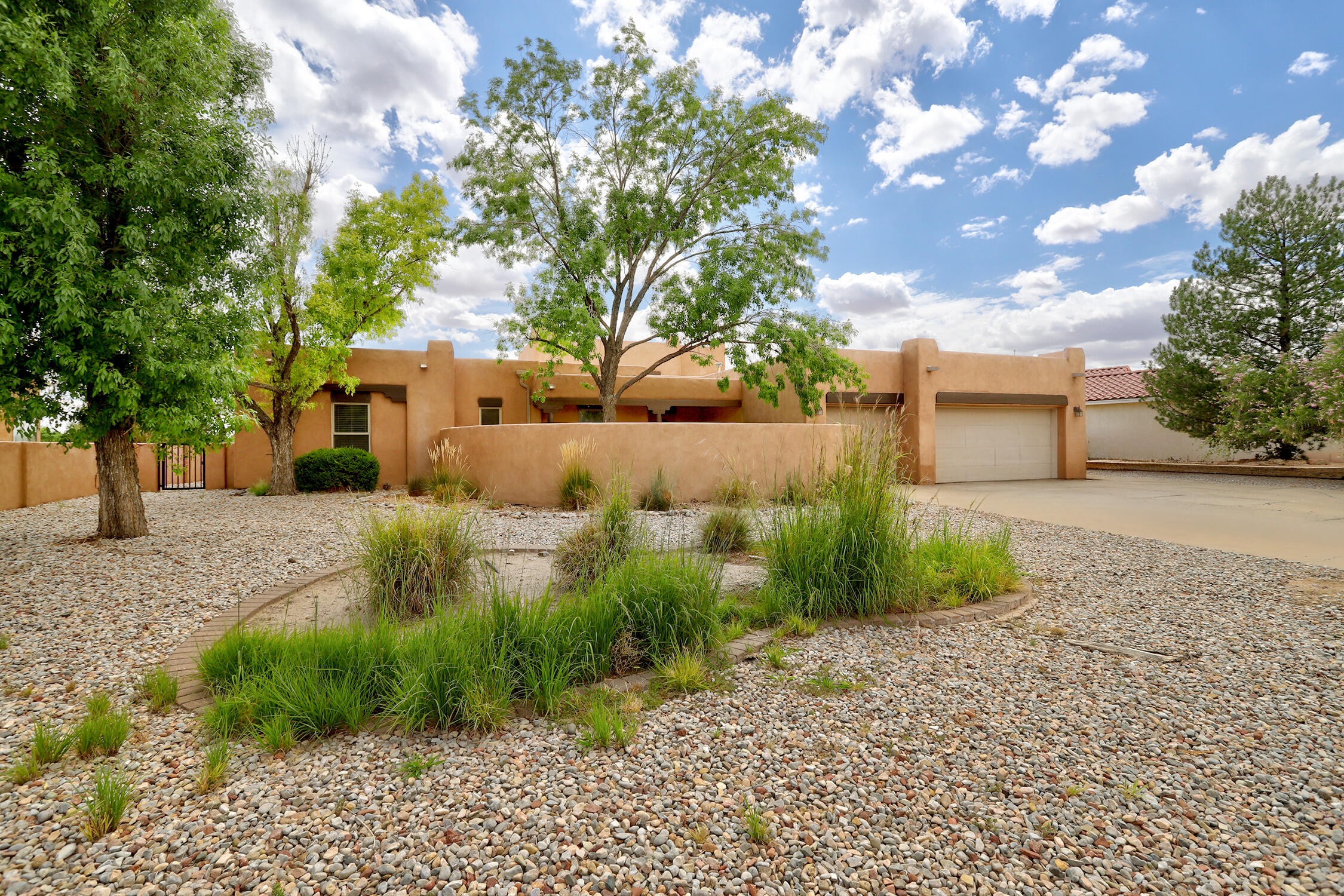 Photo 2 of Sale Pending at 308 Nicklaus Dr Se, Rio Rancho, NM 87124 | MLS# 1109306 | Listing updated on 2026-09-19