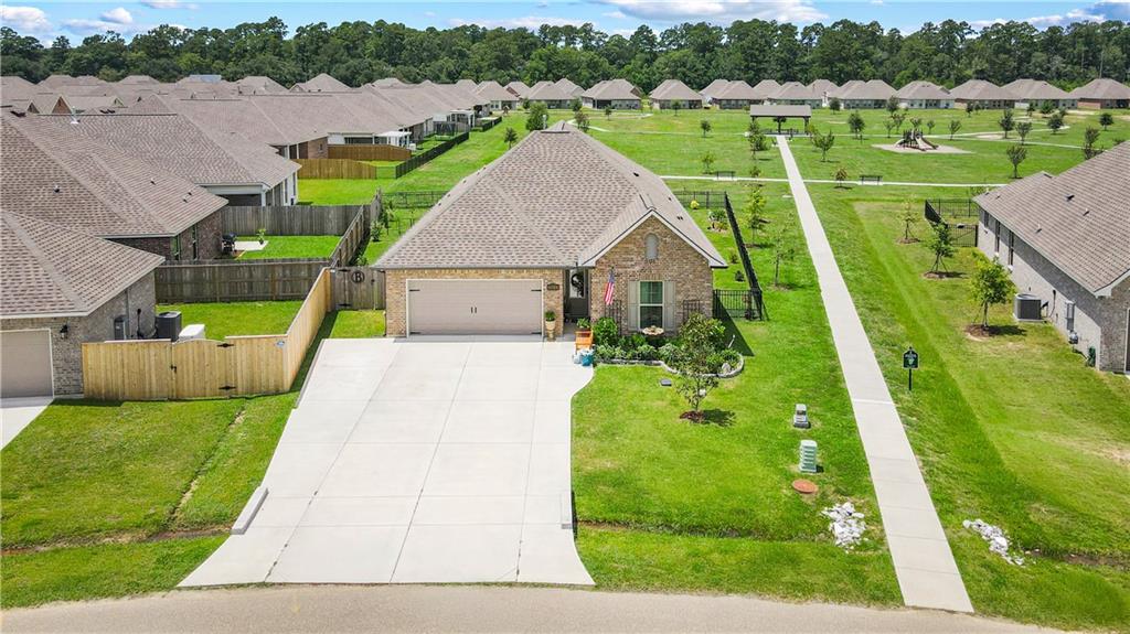 Photo 2 of Single family home for sale at 1580 Mary Grace Dr, Covington, LA 70435 | MLS# 2572769 | Listing updated on 2026-09-25