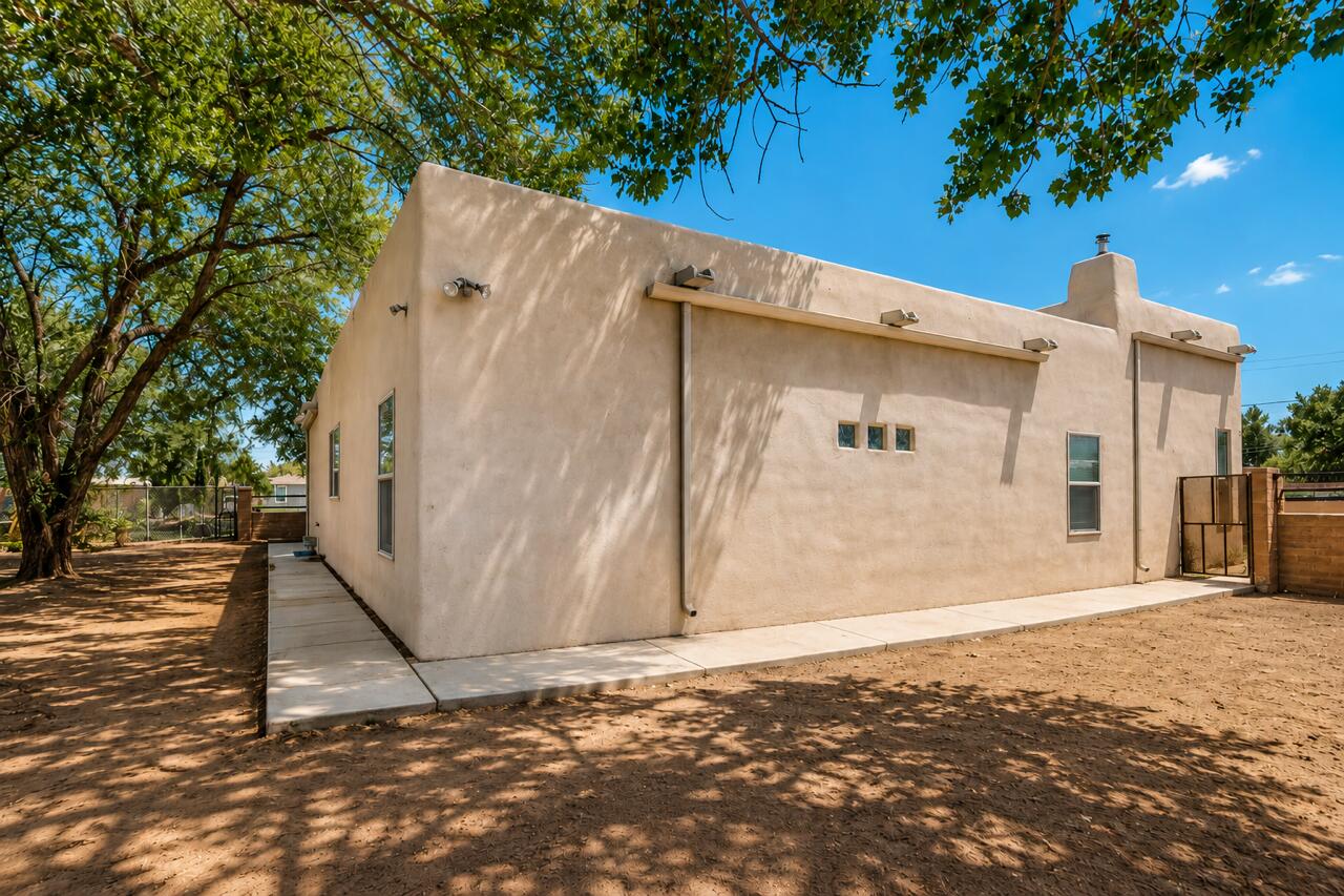 22nd image of 2419 Jerry Rd Sw, Albuquerque, NM 87105 | MLS# 1109447
