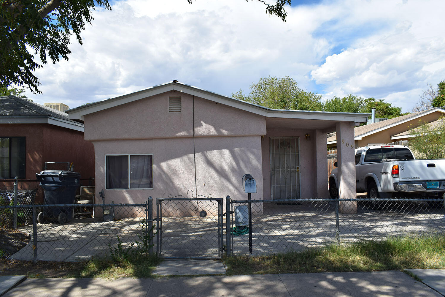1st image of 909 Pacific Ave Sw, Albuquerque, NM 87102 | MLS# 1109528