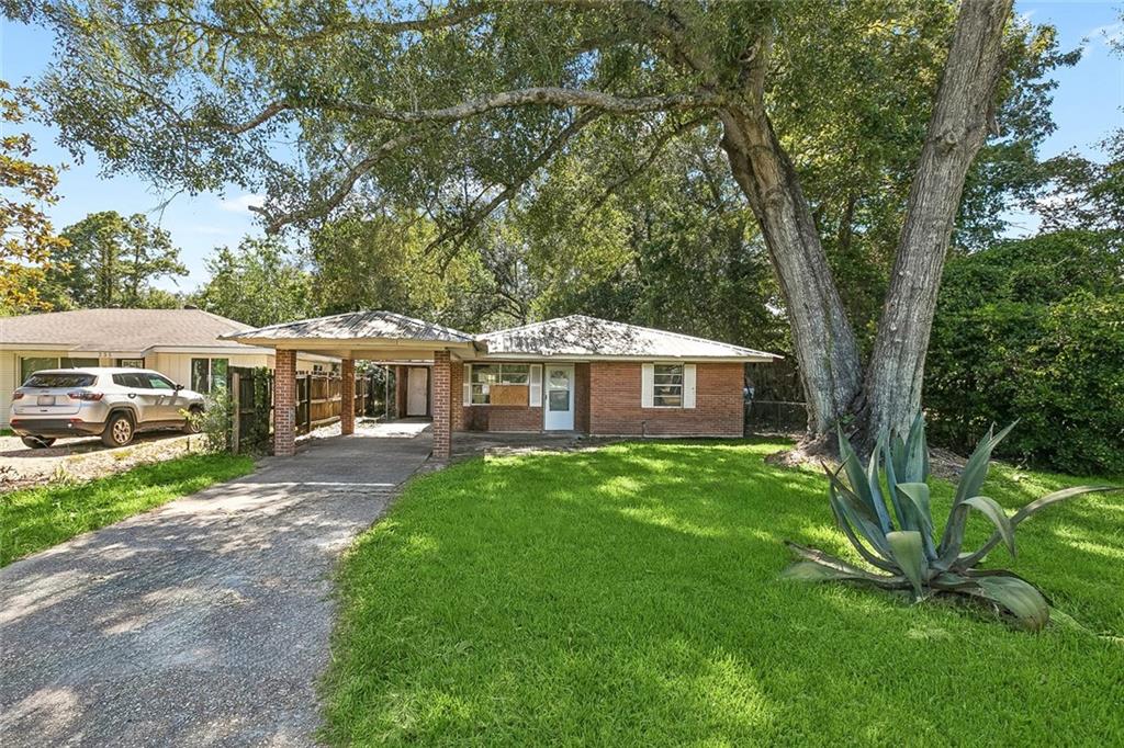 Single family home for sale at 245 N Dryades St, Ponchatoula, LA 70454 | MLS# 2573583