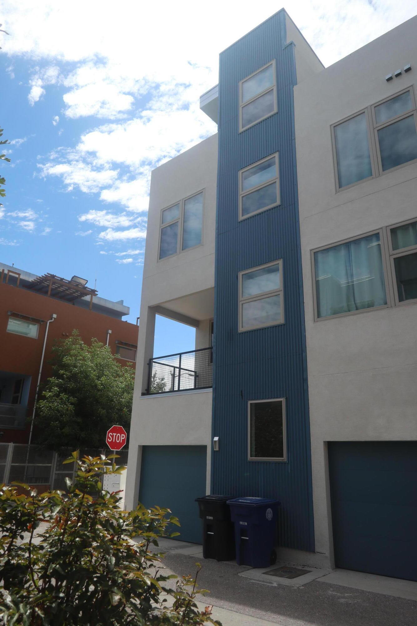 Photo 2 of Townhouse for sale at 327 Platinum St Sw, Albuquerque, NM 87102 | MLS# 1109652 | Listing updated on 2026-10-07