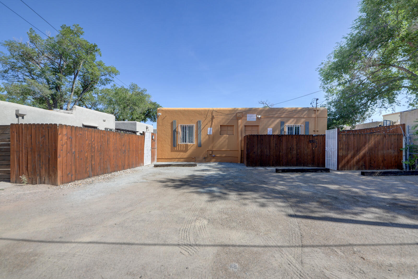 Photo 3 of Sale Pending at 1216 Coal Ave Sw, Albuquerque, NM 87102 | MLS# 1109687 | Listing updated on 2026-10-08