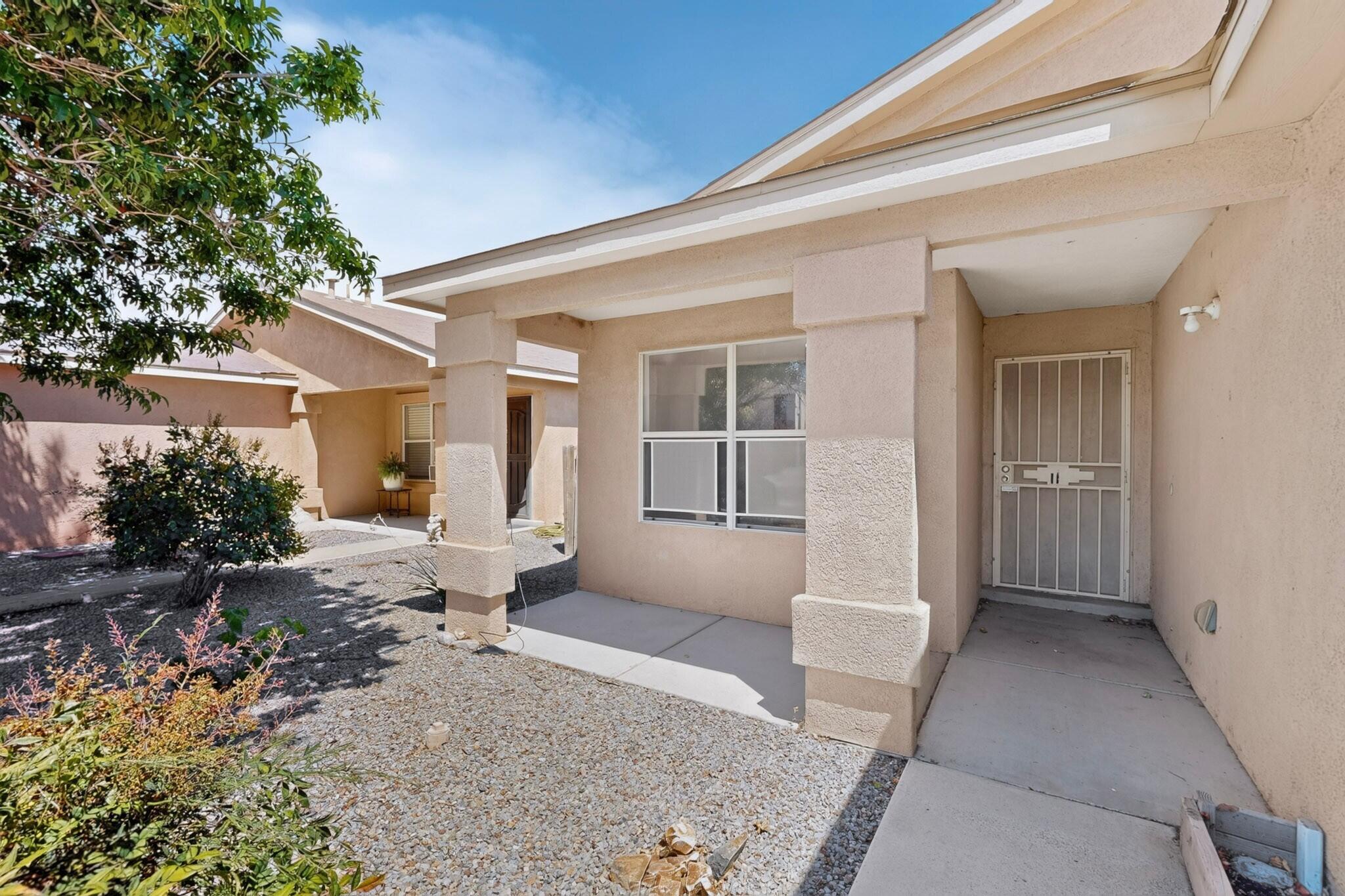 3rd image of 928 Tanager Dr Sw, Albuquerque, NM 87121 | MLS# 1109702