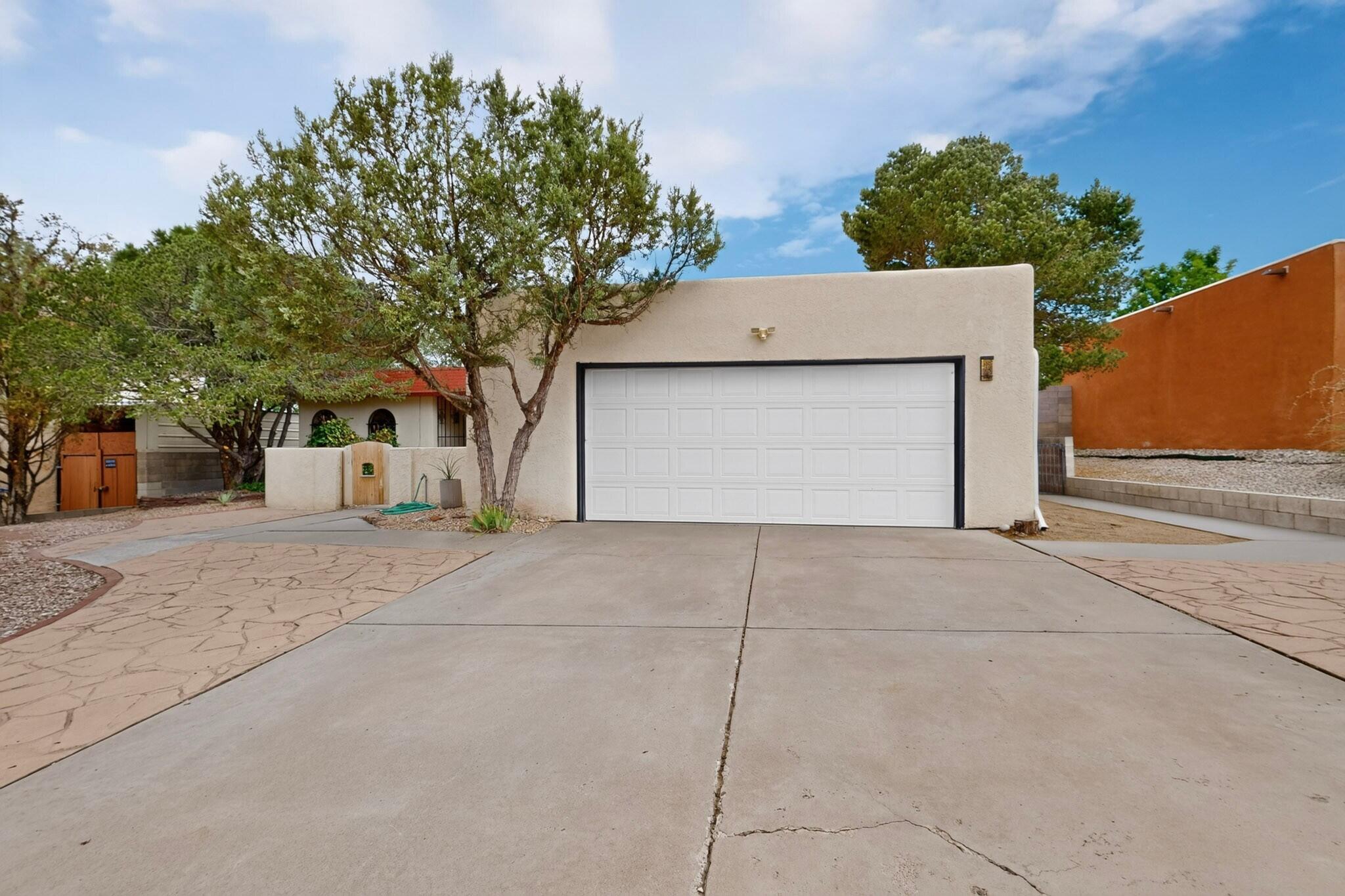 Photo 2 of Single family home for sale at 9919 Academy Knolls Dr Dr Ne, Albuquerque, NM 87111 | MLS# 1109731 | Listing updated on 2026-09-22