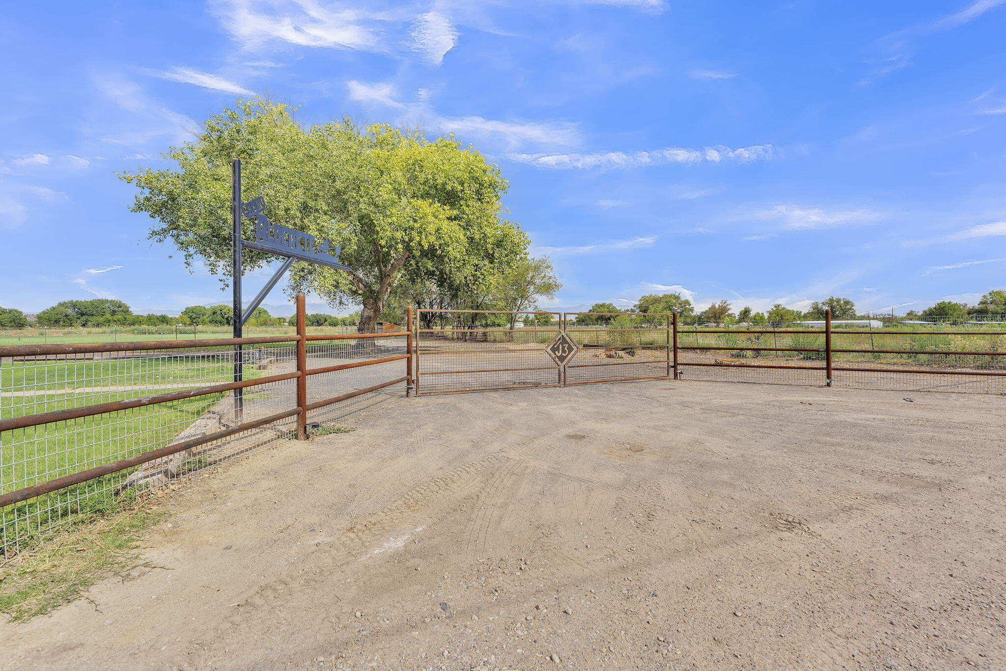 1st image of 26 Weaver Rd, Peralta, NM 87042 | MLS# 1109898