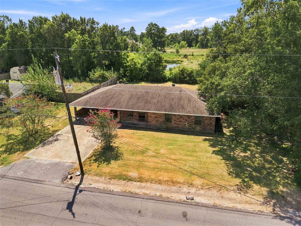 402 Broussard Lane — photo 2