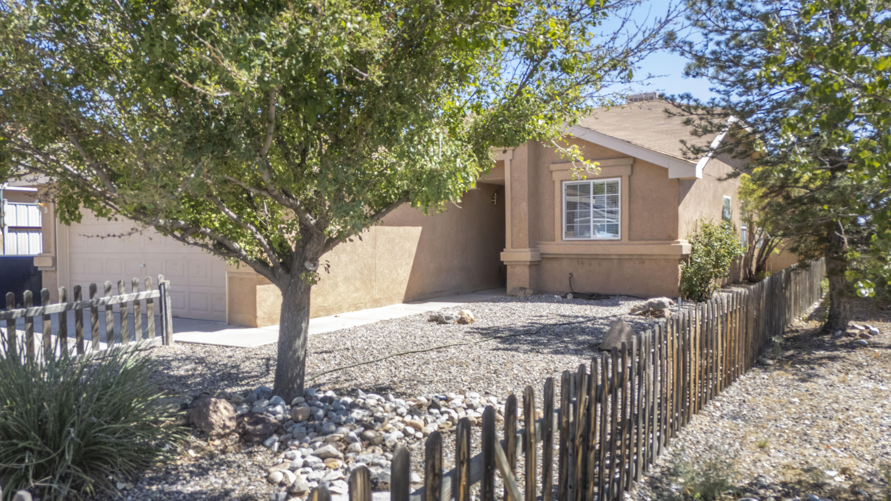 Photo 3 of Single family home for sale at 2764 Jesse James Dr Sw, Albuquerque, NM 87121 | MLS# 1109927 | Listing updated on 2026-09-15