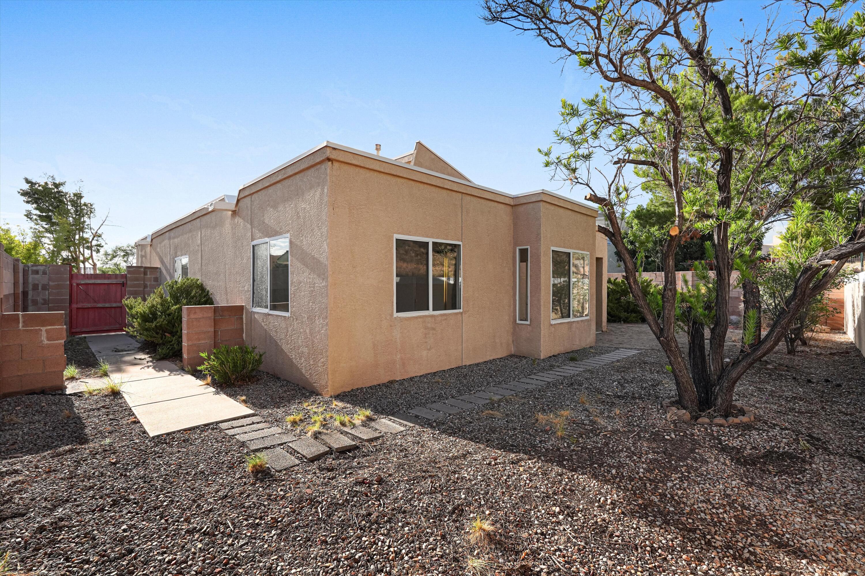 3rd image of 323 Pinon Creek Rd Se, Albuquerque, NM 87123 | MLS# 1110022
