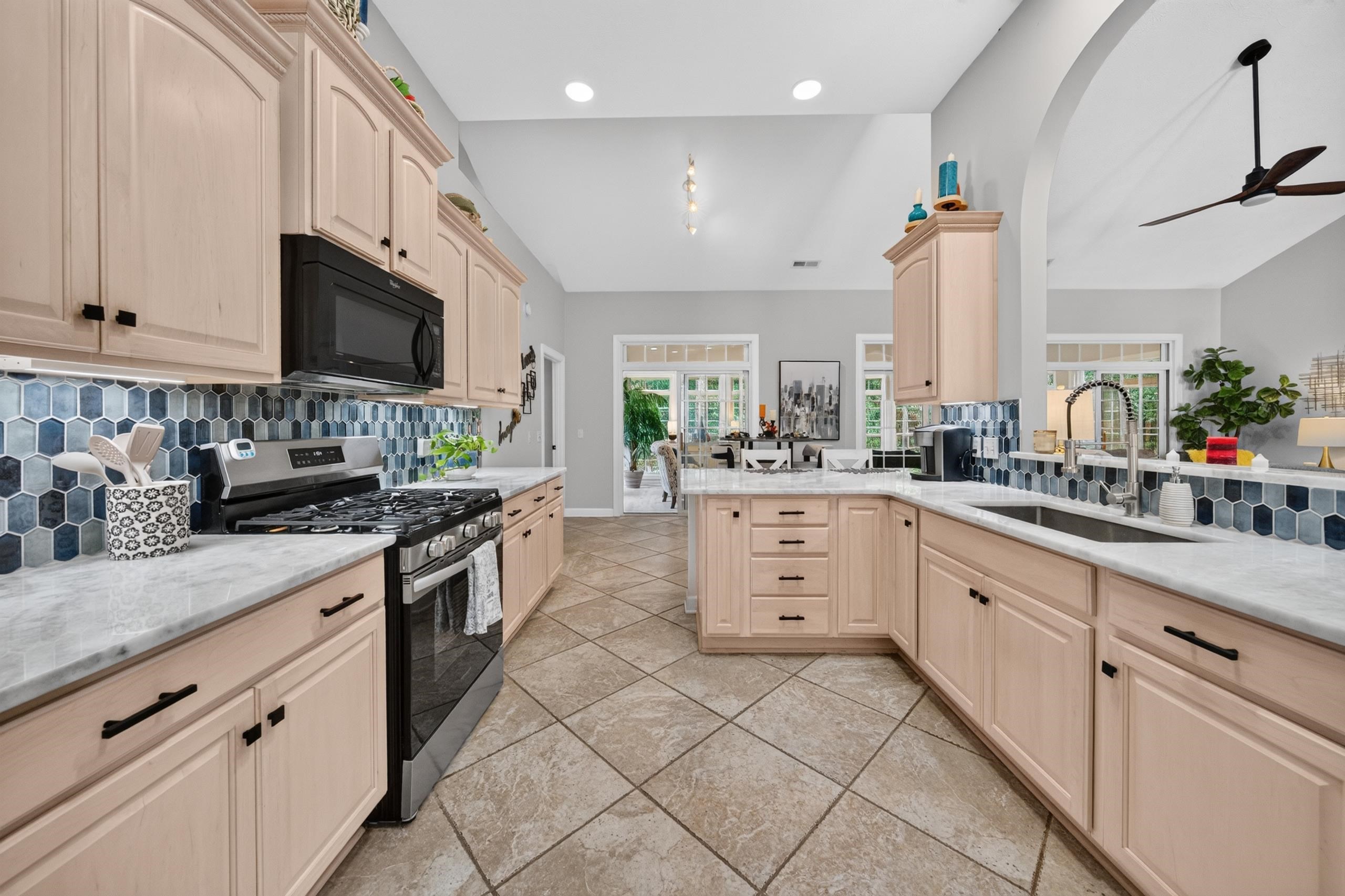 2621439 | Photo 13