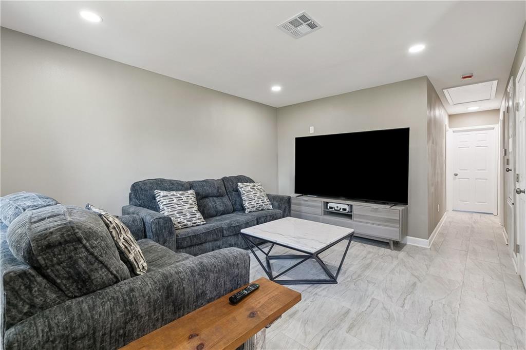 Photo 2 of Single family home for sale at 24 Furman Cir, Kenner, LA 70065 | MLS# 2574933 | Listing updated on 2026-09-09