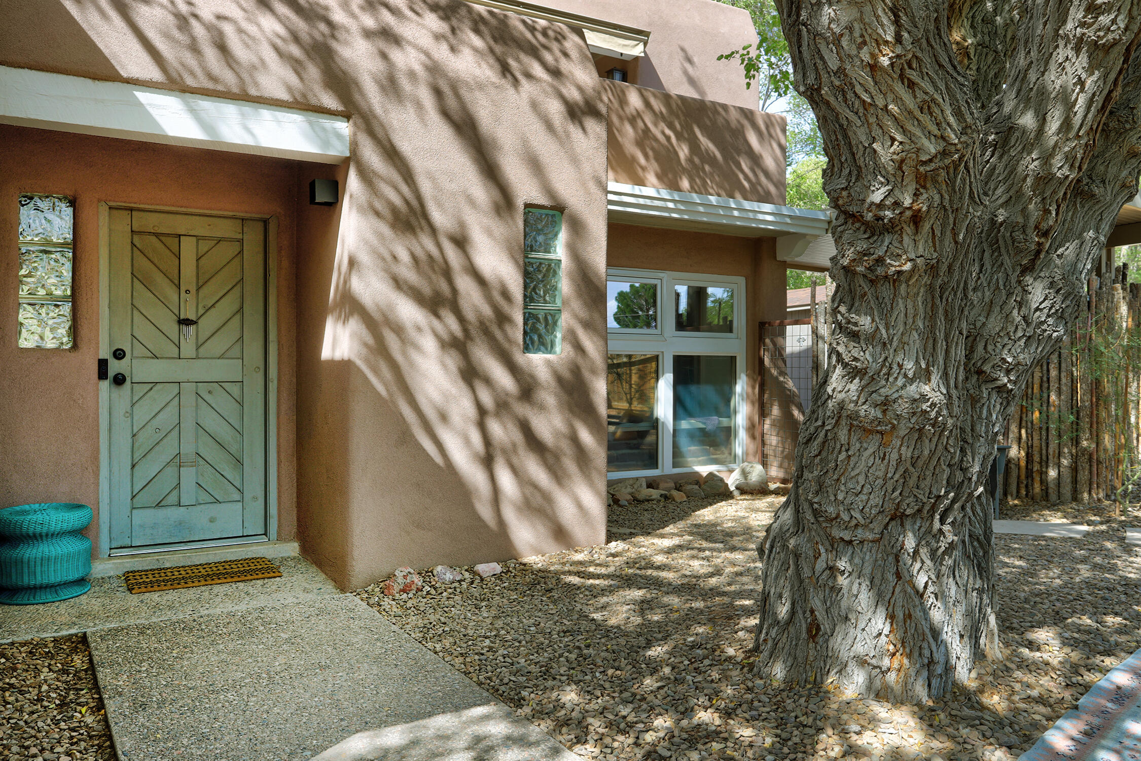 Photo 2 of Sale Pending at 4905 Guadalupe Trl NW, Albuquerque, NM 87107 | MLS# 1110255 | Listing updated on 2026-09-10