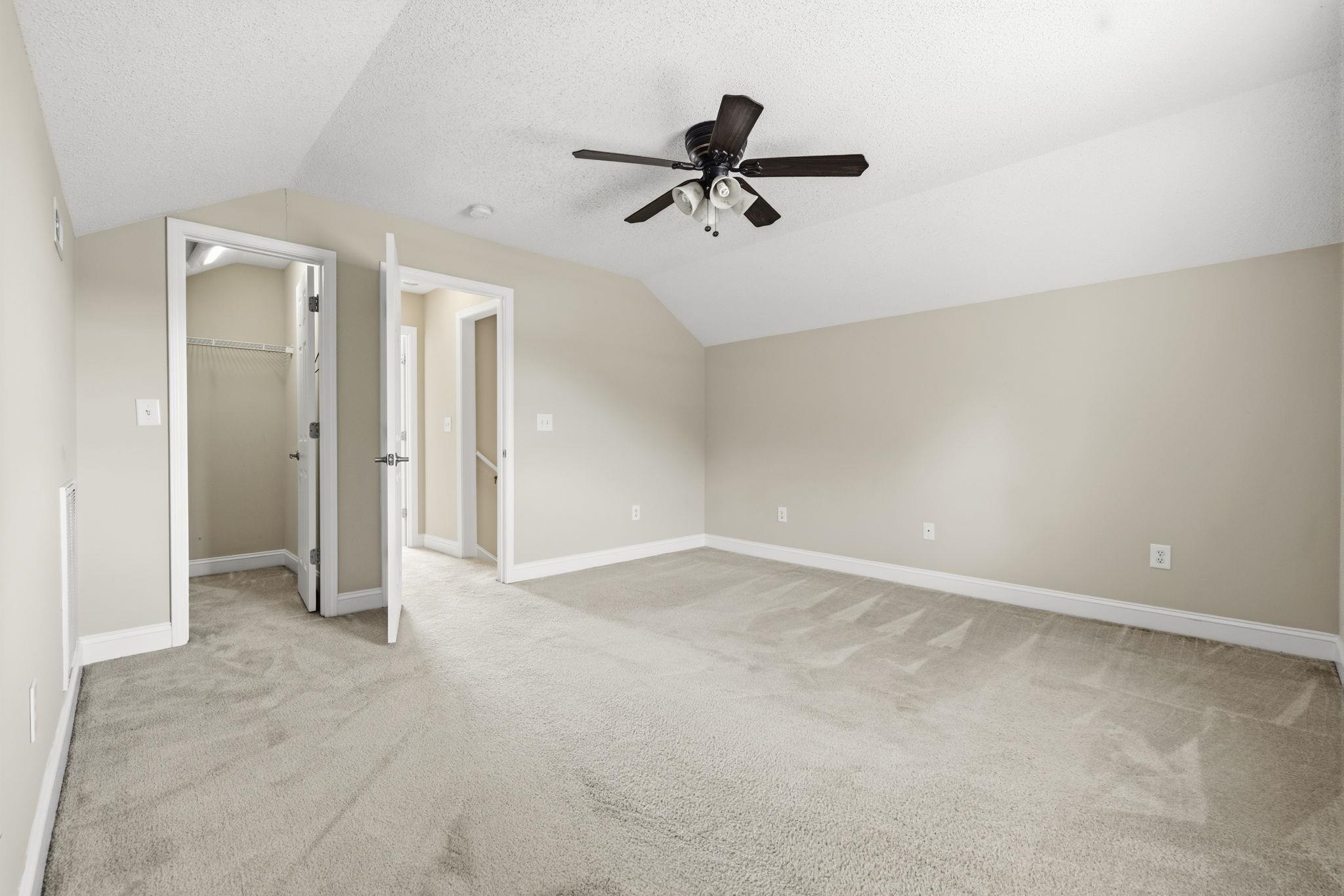 2621704 | Photo 26