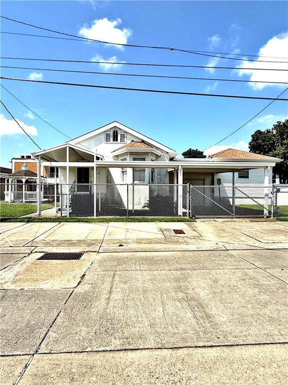 Photo 2 of Single family home for sale at 612 1st Avenue, Harvey, LA 70058 | MLS# 2574803 | Listing updated on 2026-09-02