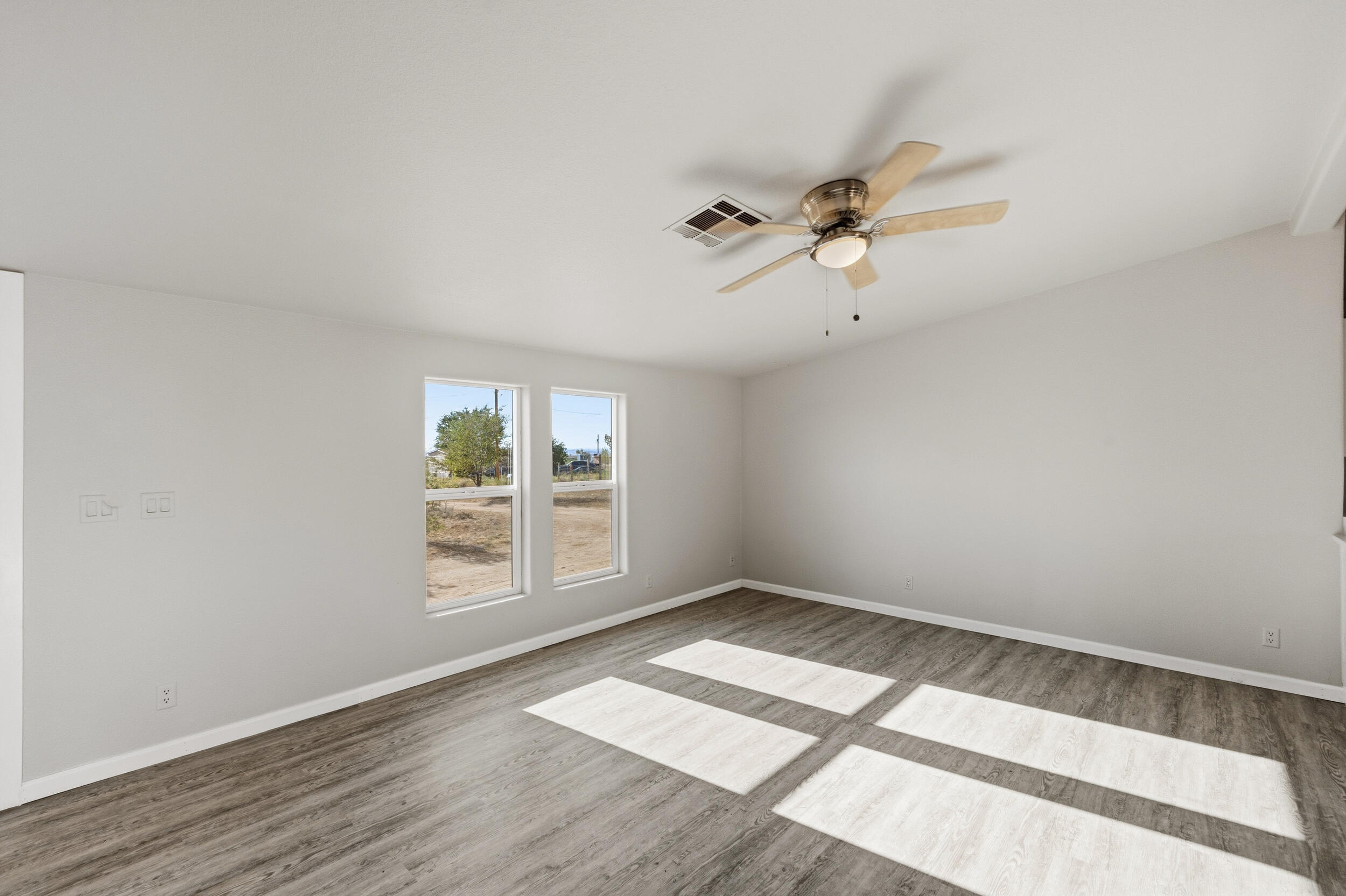 Photo 3 of Sale Pending at 4 Mesita Ln, Los Lunas, NM 87031 | MLS# 1110342 | Listing updated on 2026-10-08
