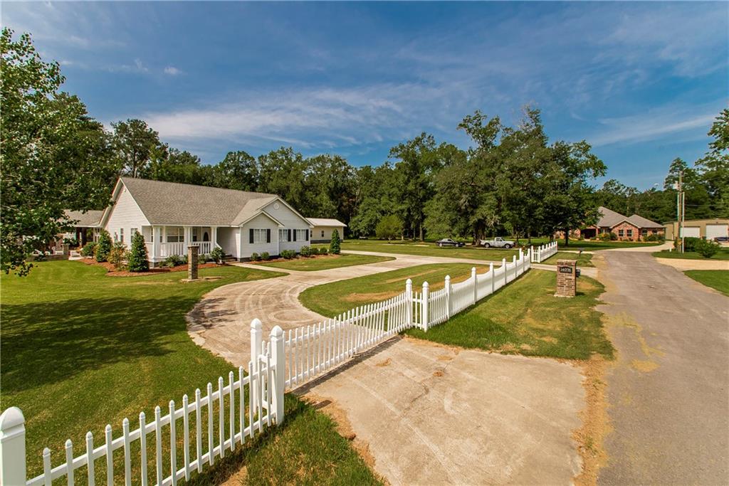 Photo 2 of Single family home for sale at 14076 Manina Ln, Tickfaw, LA 70466 | MLS# 2575485 | Listing updated on 2026-09-04