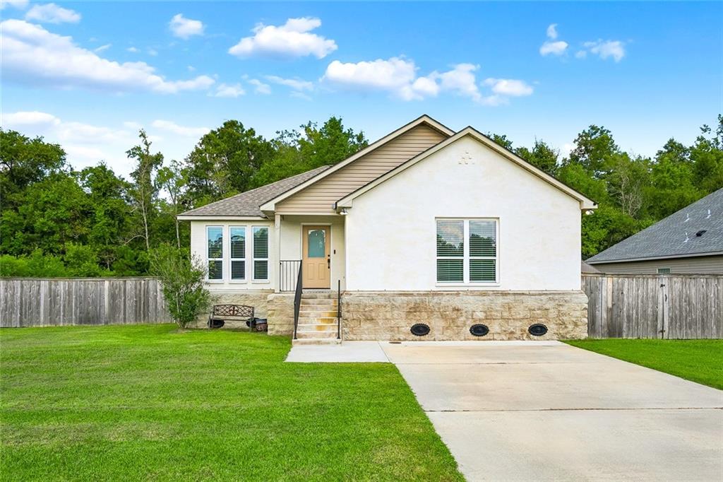 Photo 1 of Single family home for sale at 22167 Moss St, Ponchatoula, LA 70454 | MLS# 2575275 | Listing updated on 2026-09-08