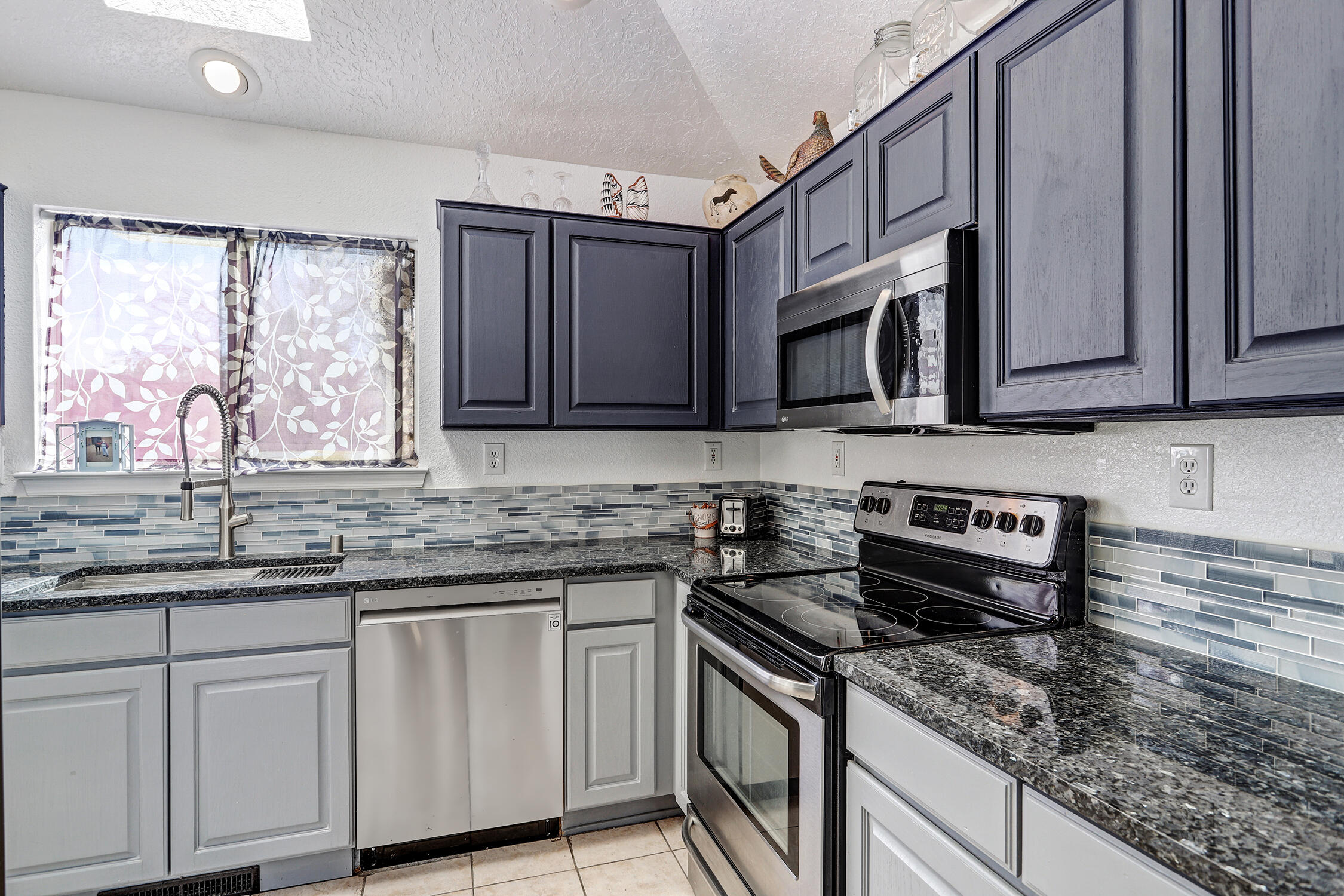 Photo 2 of Single family home for sale at 6516 Mesa Solana Pl NW, Albuquerque, NM 87120 | MLS# 1110464 | Listing updated on 2026-09-04