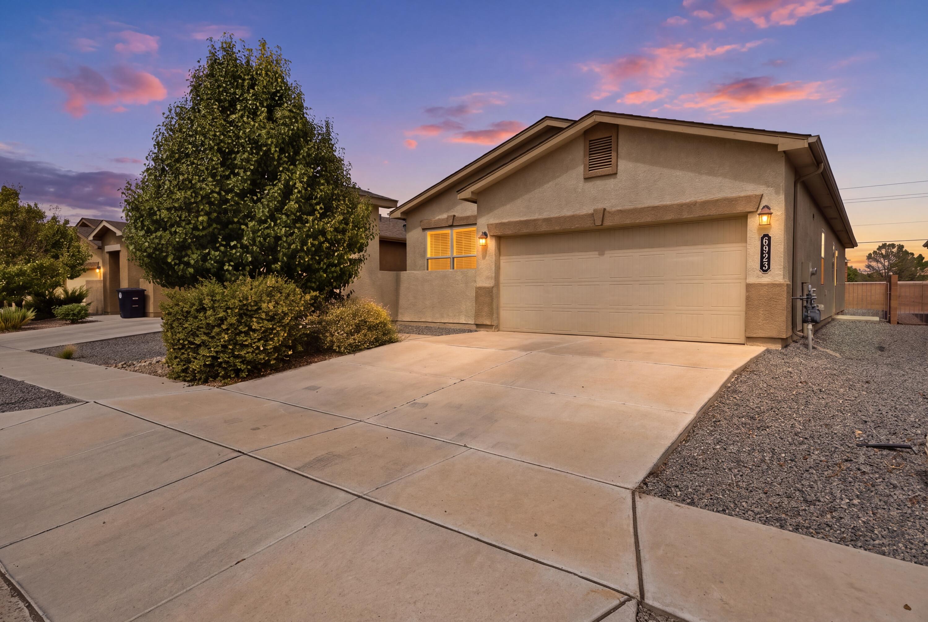 6923 Silver Moon Road, Albuquerque NM 87114