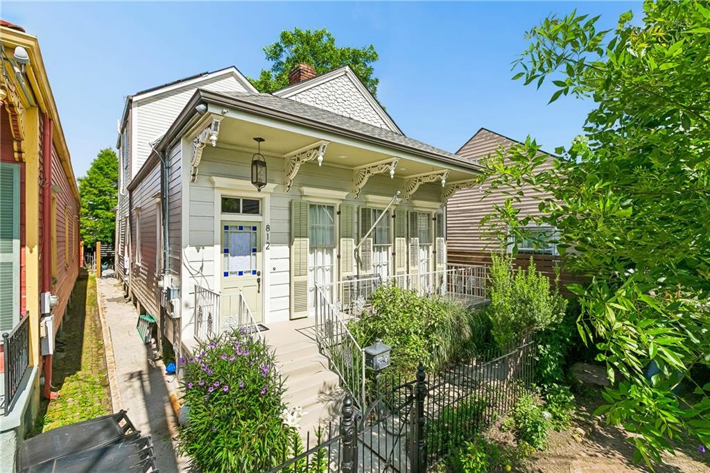 Photo 2 of Single family home for sale at 812 Lyons St, New Orleans, LA 70115 | MLS# 2572114 | Listing updated on 2026-09-13