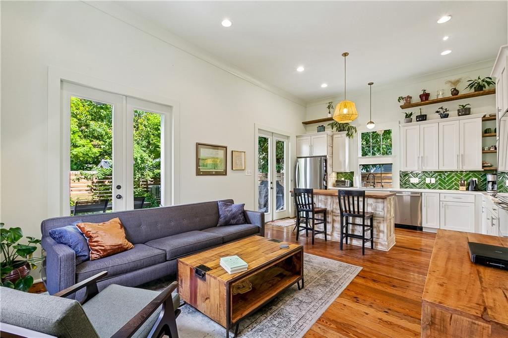 Photo 3 of Single family home for sale at 812 Lyons St, New Orleans, LA 70115 | MLS# 2572114 | Listing updated on 2026-09-13