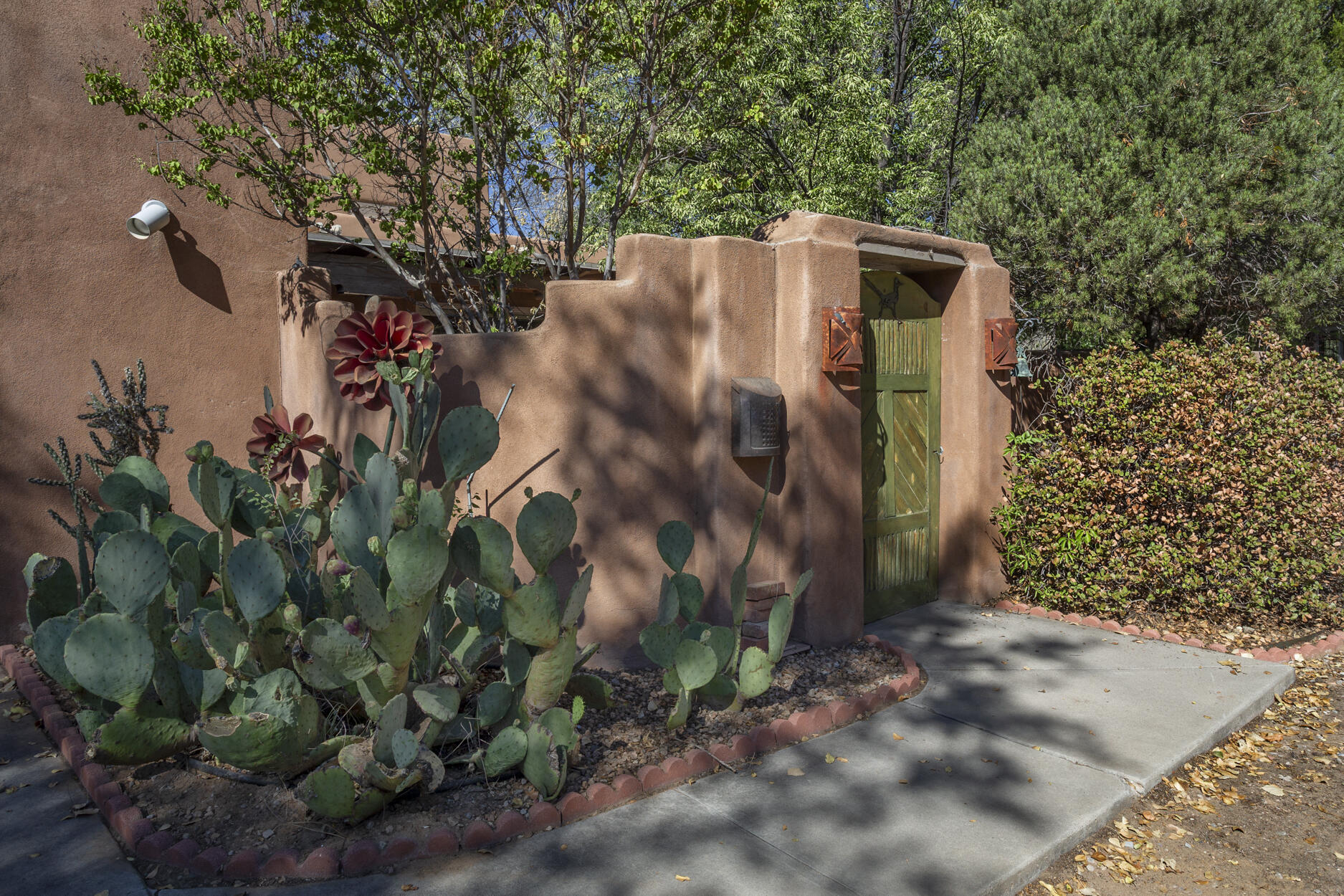 Photo 3 of Sale Pending at 3312 Don Quixote Dr Nw, Albuquerque, NM 87104 | MLS# 1110678 | Listing updated on 2026-10-07